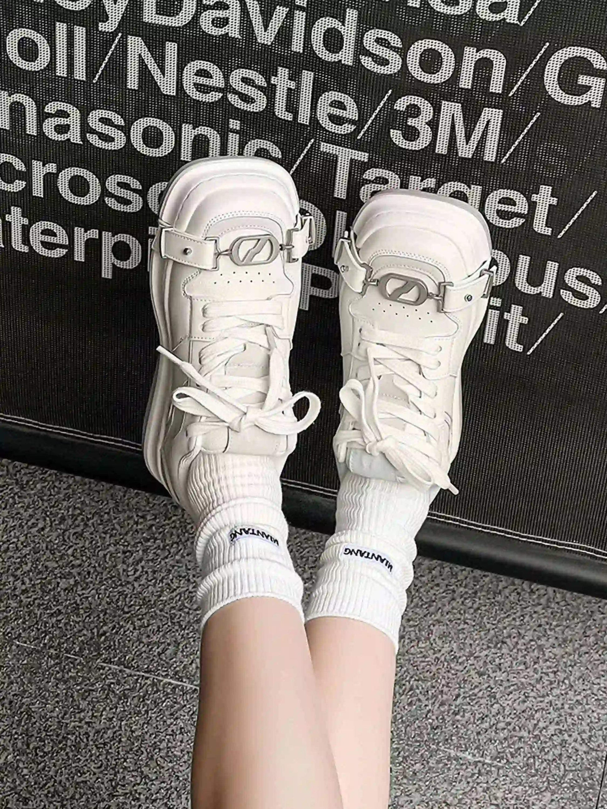 Disguisen Street Lace-Up Low-Top Square Toe Sneakers