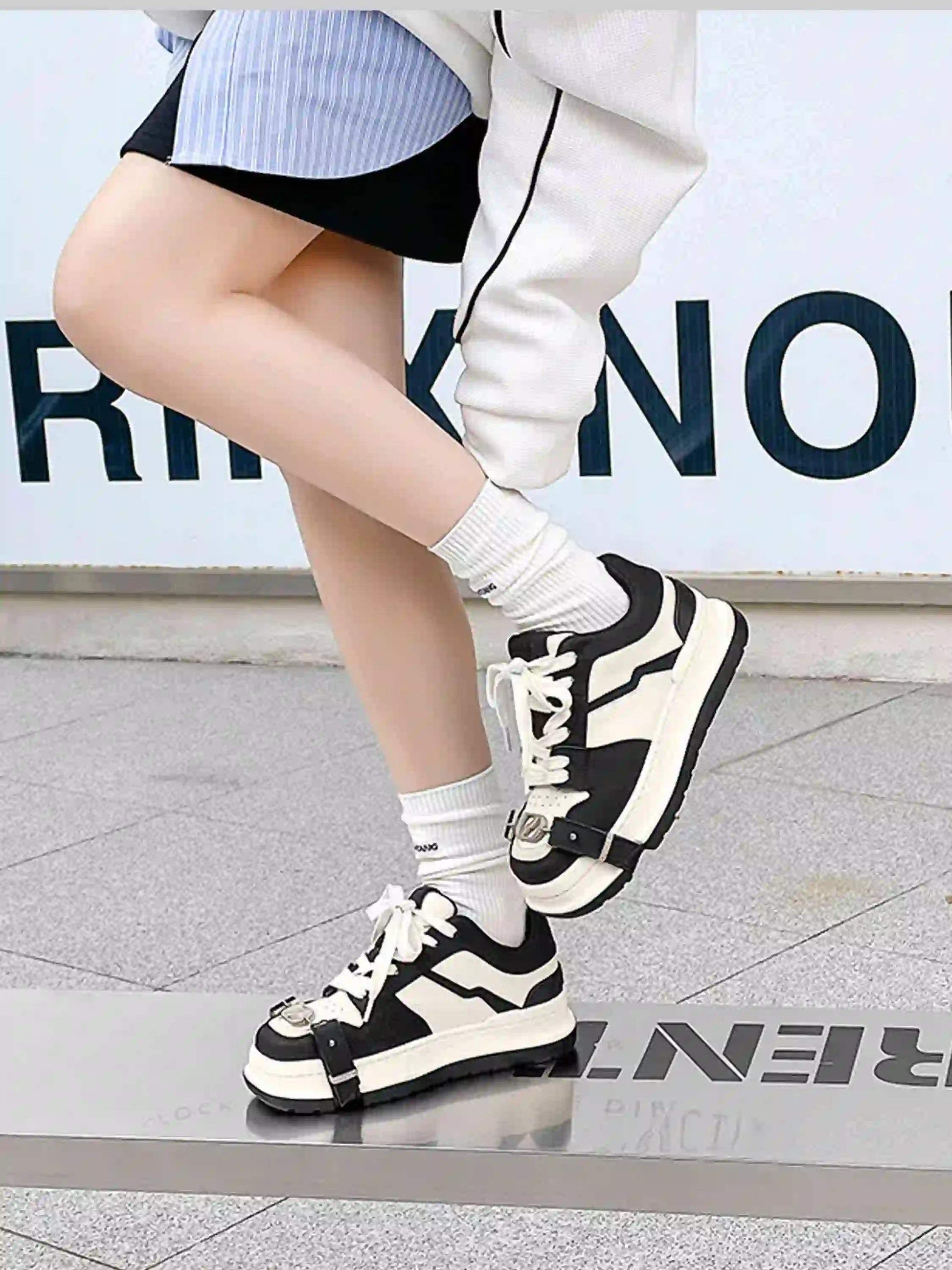 Disguisen Street Lace-Up Low-Top Square Toe Sneakers