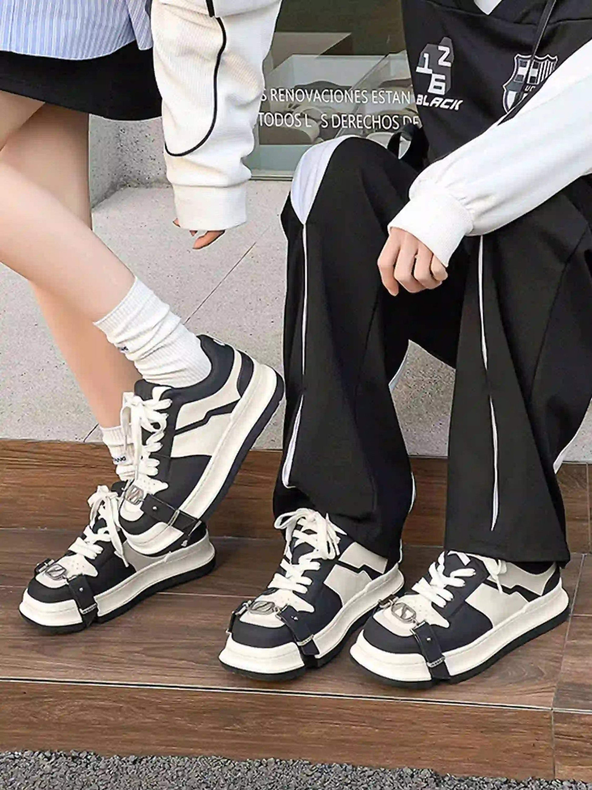 Disguisen Street Lace-Up Low-Top Square Toe Sneakers