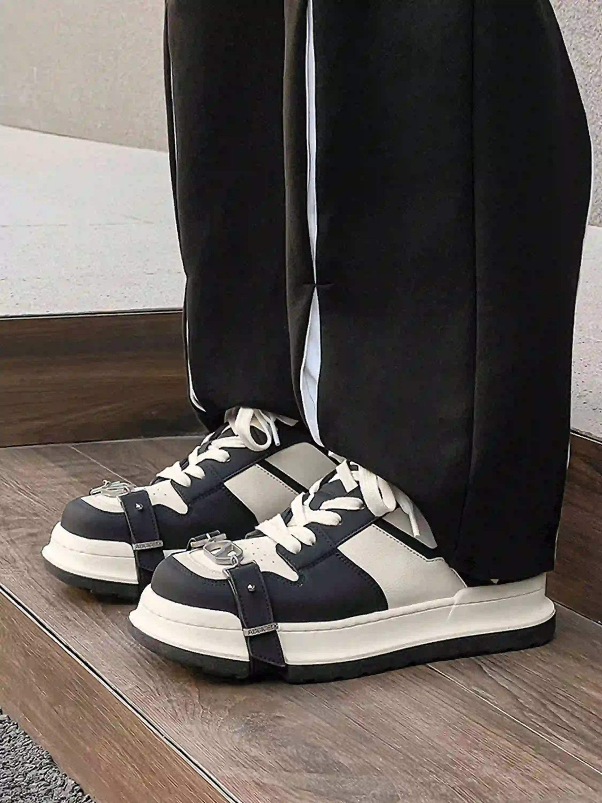 Disguisen Street Lace-Up Low-Top Square Toe Sneakers