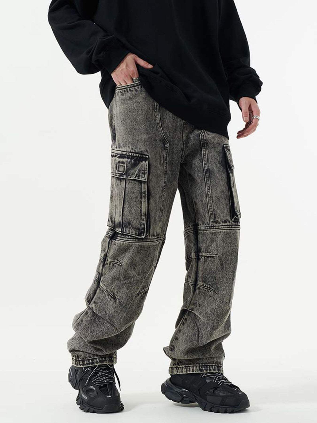 Disguisen Washed And Distressed Multi-pocket Jeans