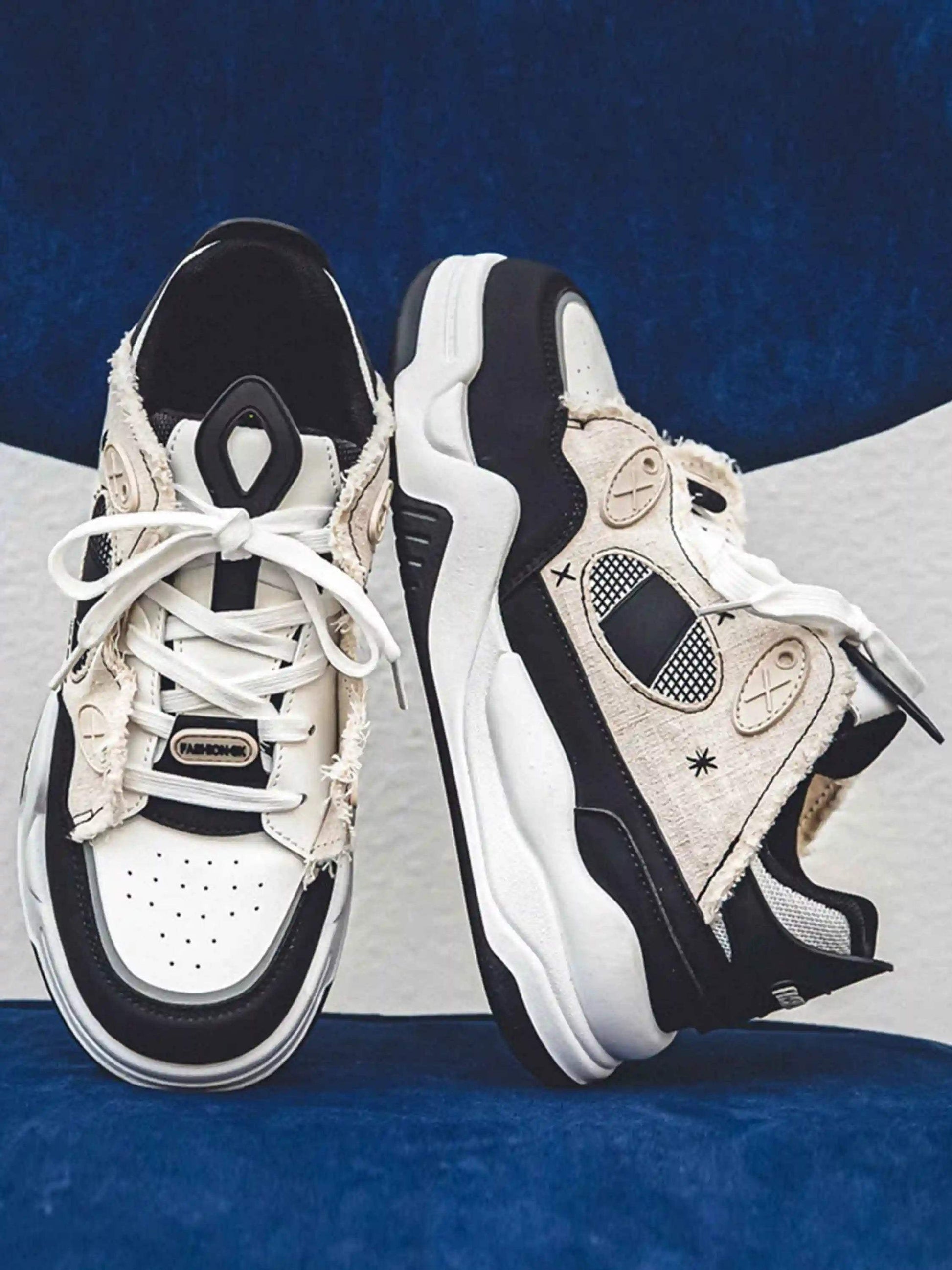Disguisen Black And White Contrast Thick Bottom Bread Sneakers