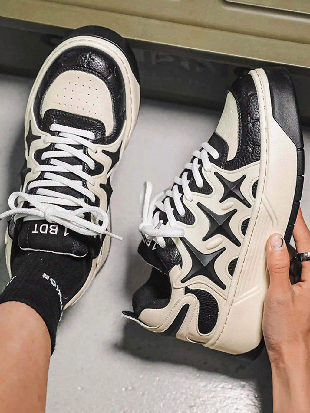 Disguisen Hip-Hop Personality Three Star Skateboard Sneakers