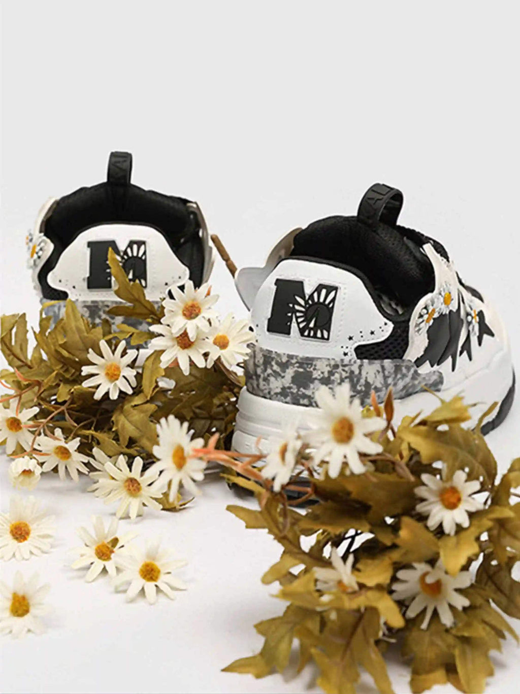 Disguisen Street Daisy Thick-Soled Sneakers