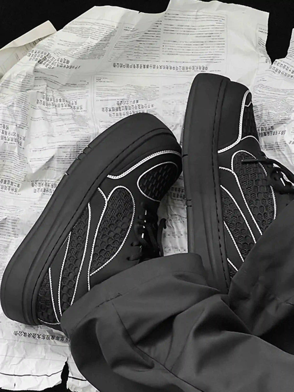 Disguisen Linear Design Mesh Sneakers