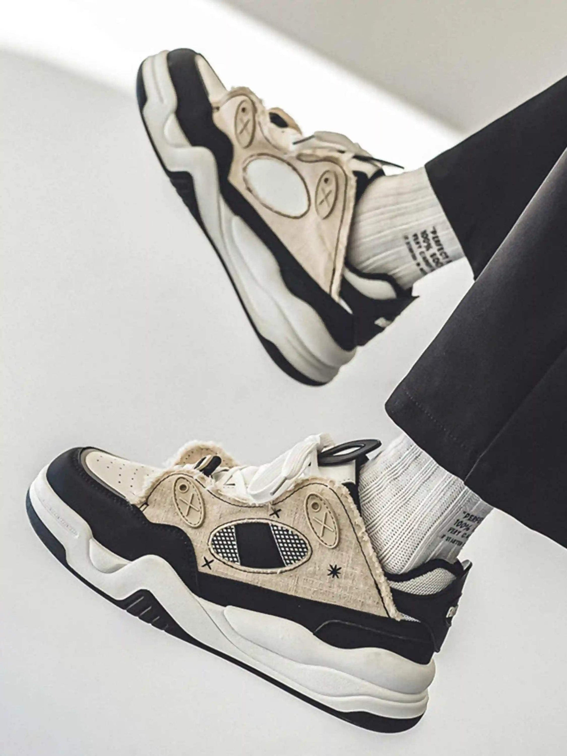 Disguisen Black And White Contrast Thick Bottom Bread Sneakers