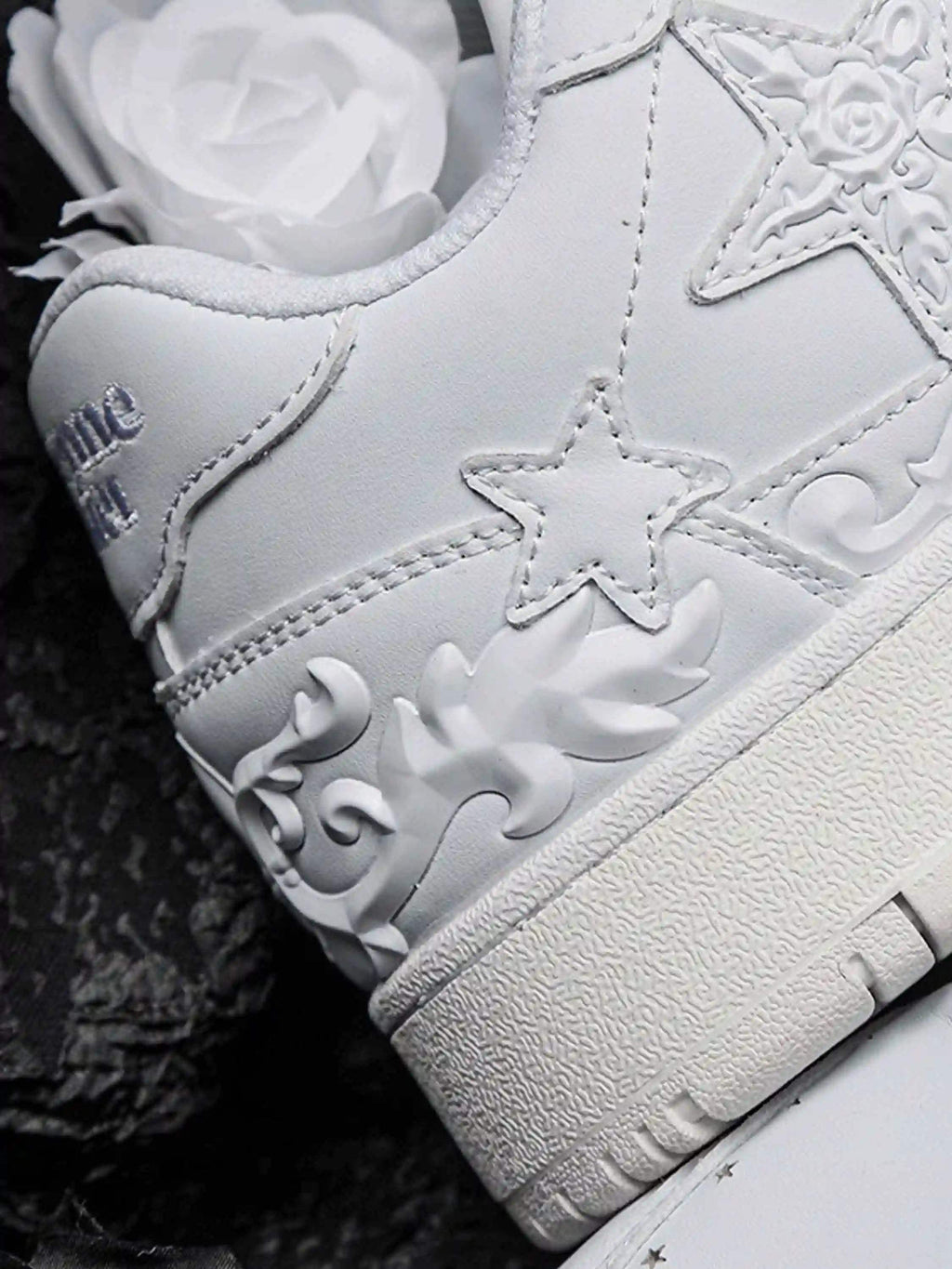 Disguisen Hip-Hop Star Embossed Sneakers