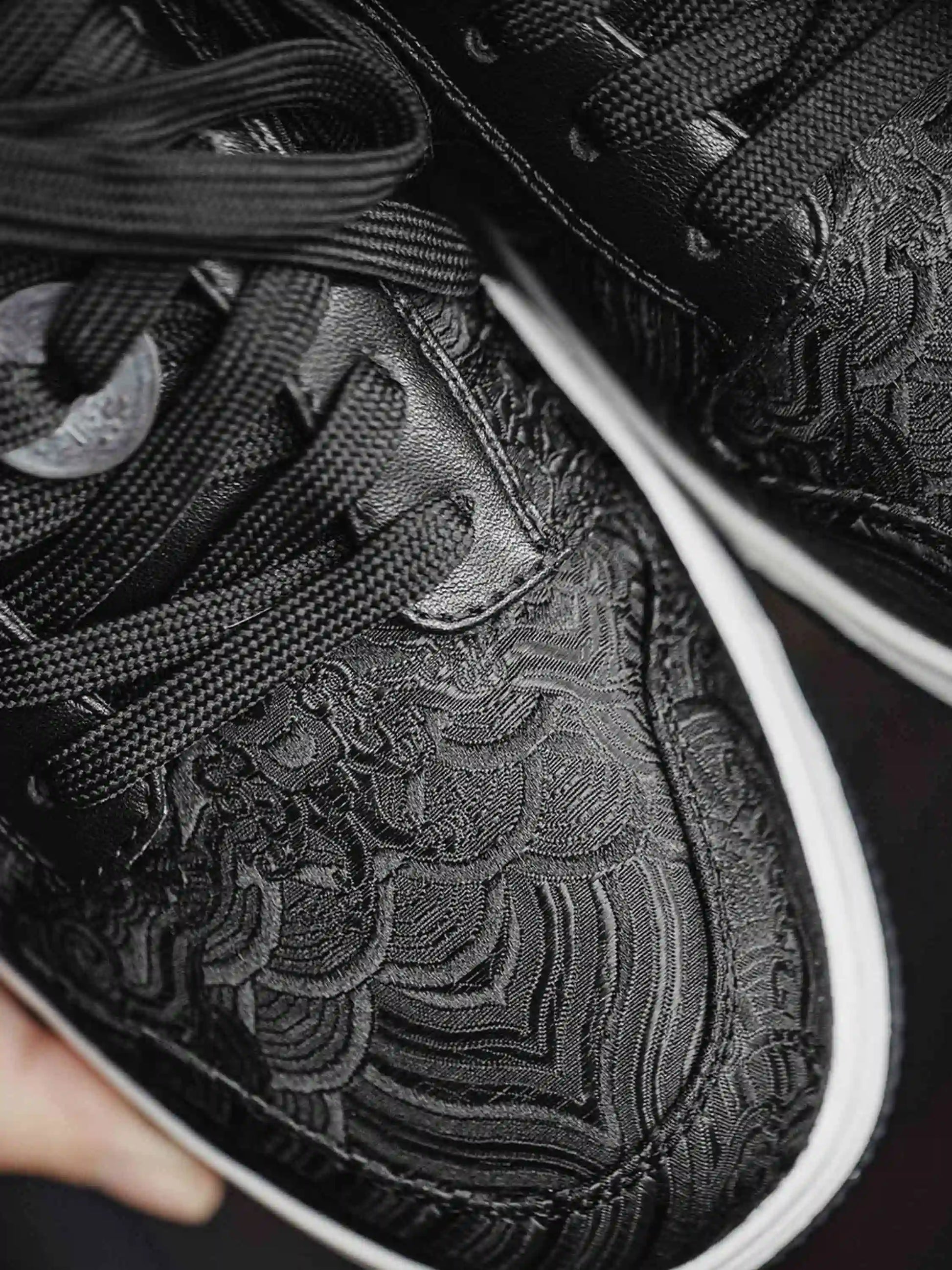 Disguisen Vintage Dragon Pattern Sneakers