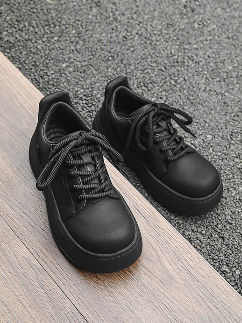 Disguisen Solid Color Thick Sole Shoes