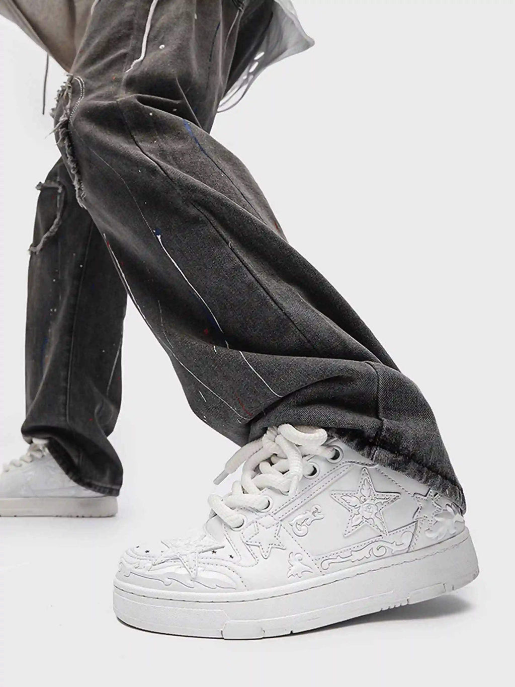 Disguisen Hip-Hop Star Embossed Sneakers