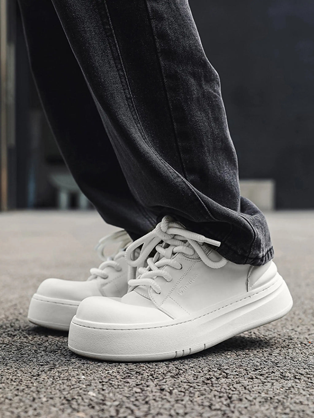 Disguisen Solid Color Thick Sole Shoes