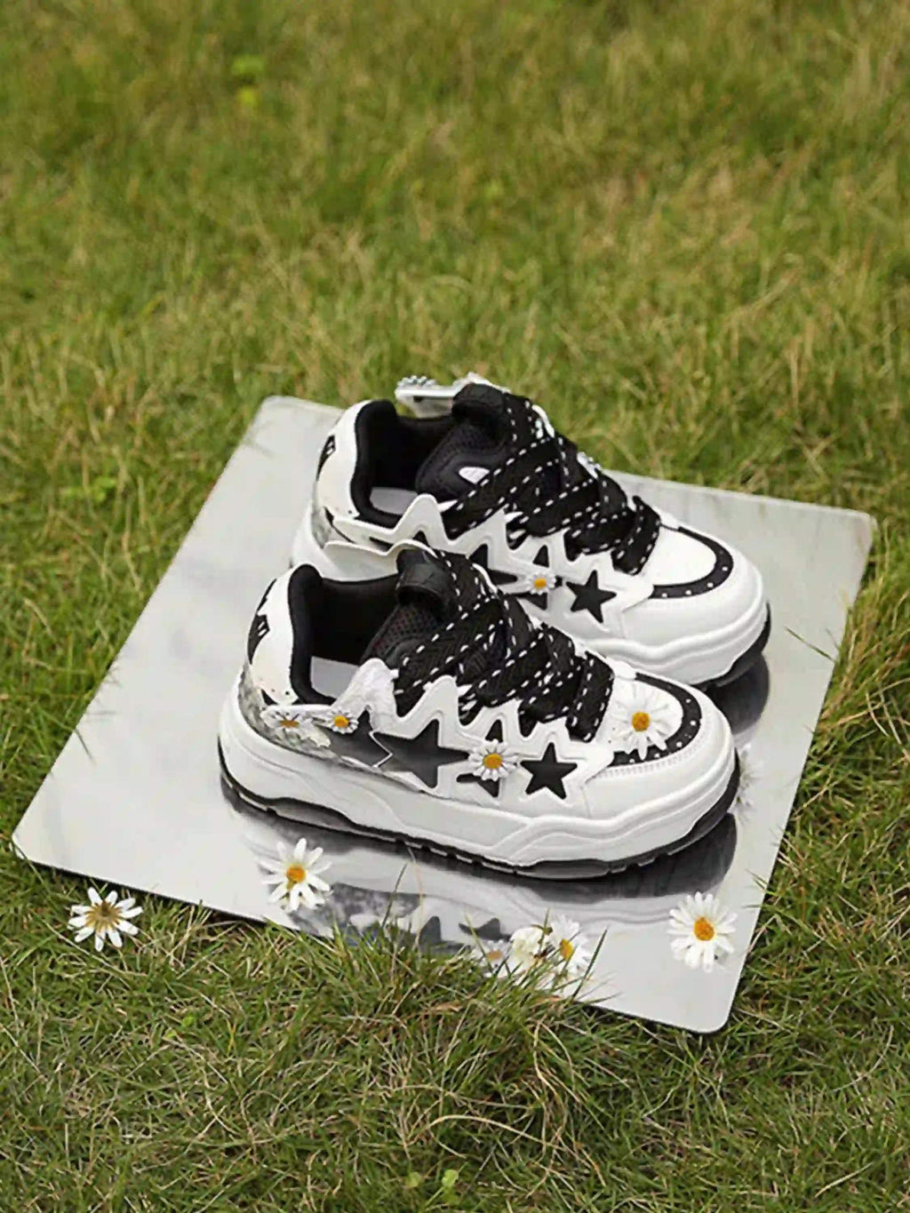 Disguisen Street Daisy Thick-Soled Sneakers