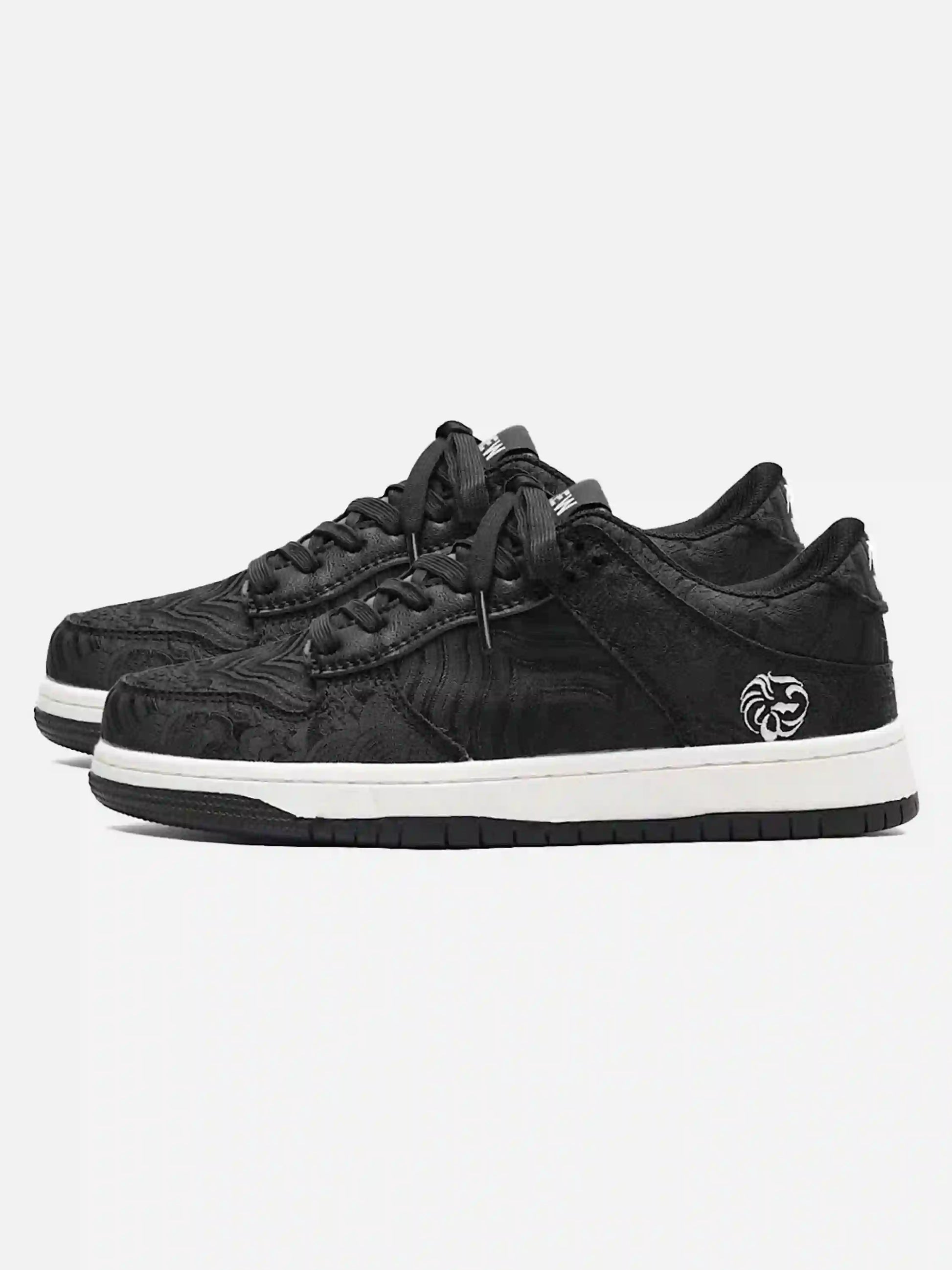 Disguisen Vintage Dragon Pattern Sneakers