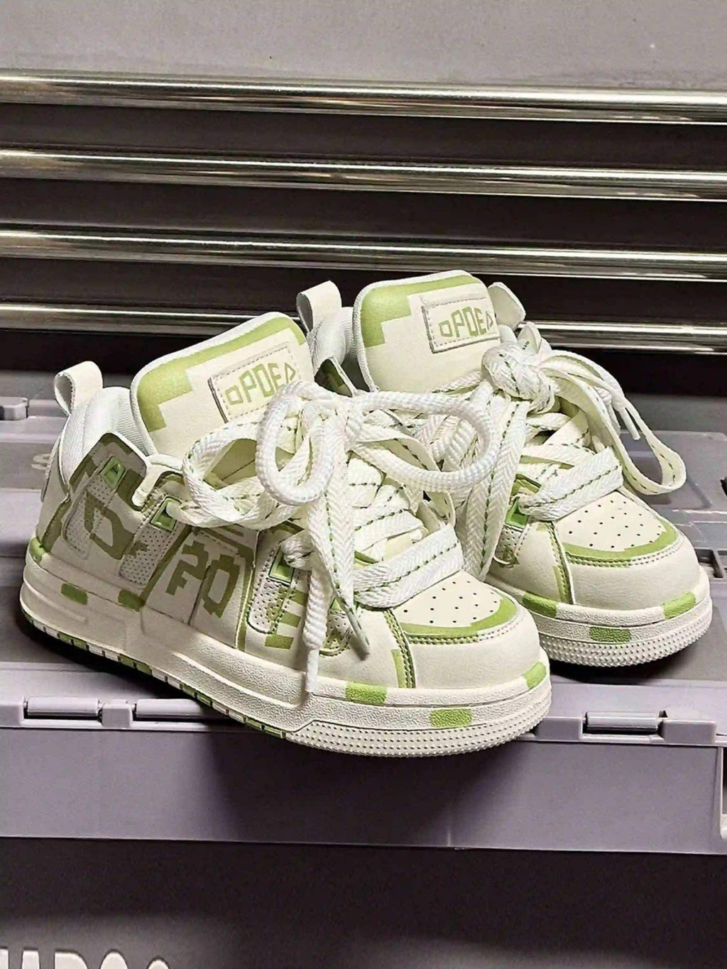 Disguisen High Street Versatile Couple Shoes