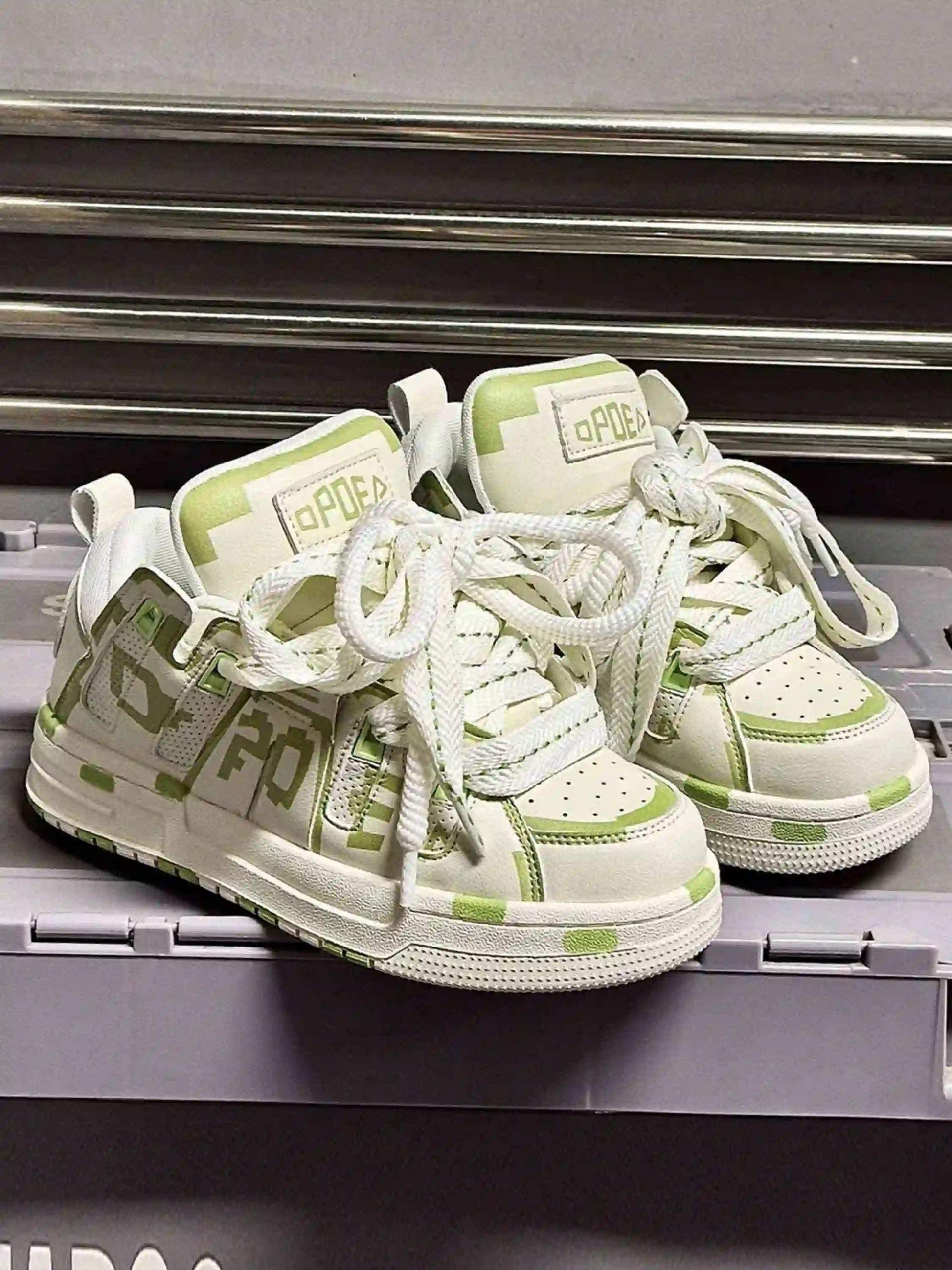 Disguisen High Street Versatile Couple Shoes