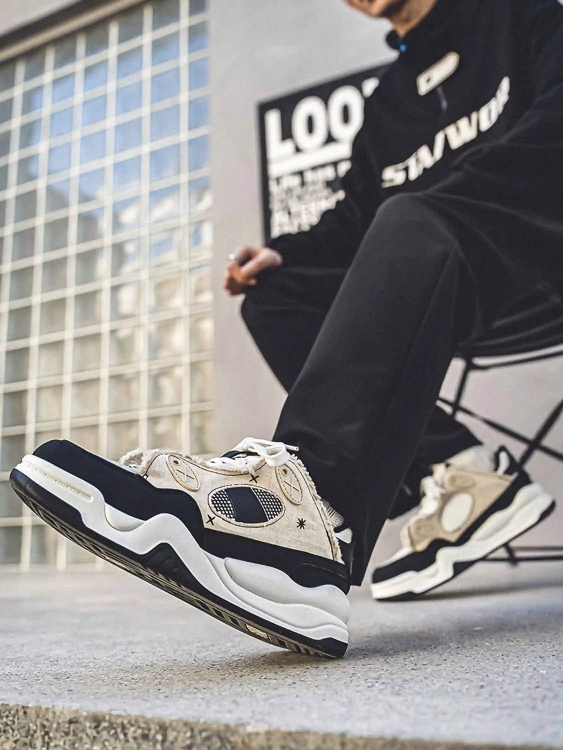 Disguisen Black And White Contrast Thick Bottom Bread Sneakers