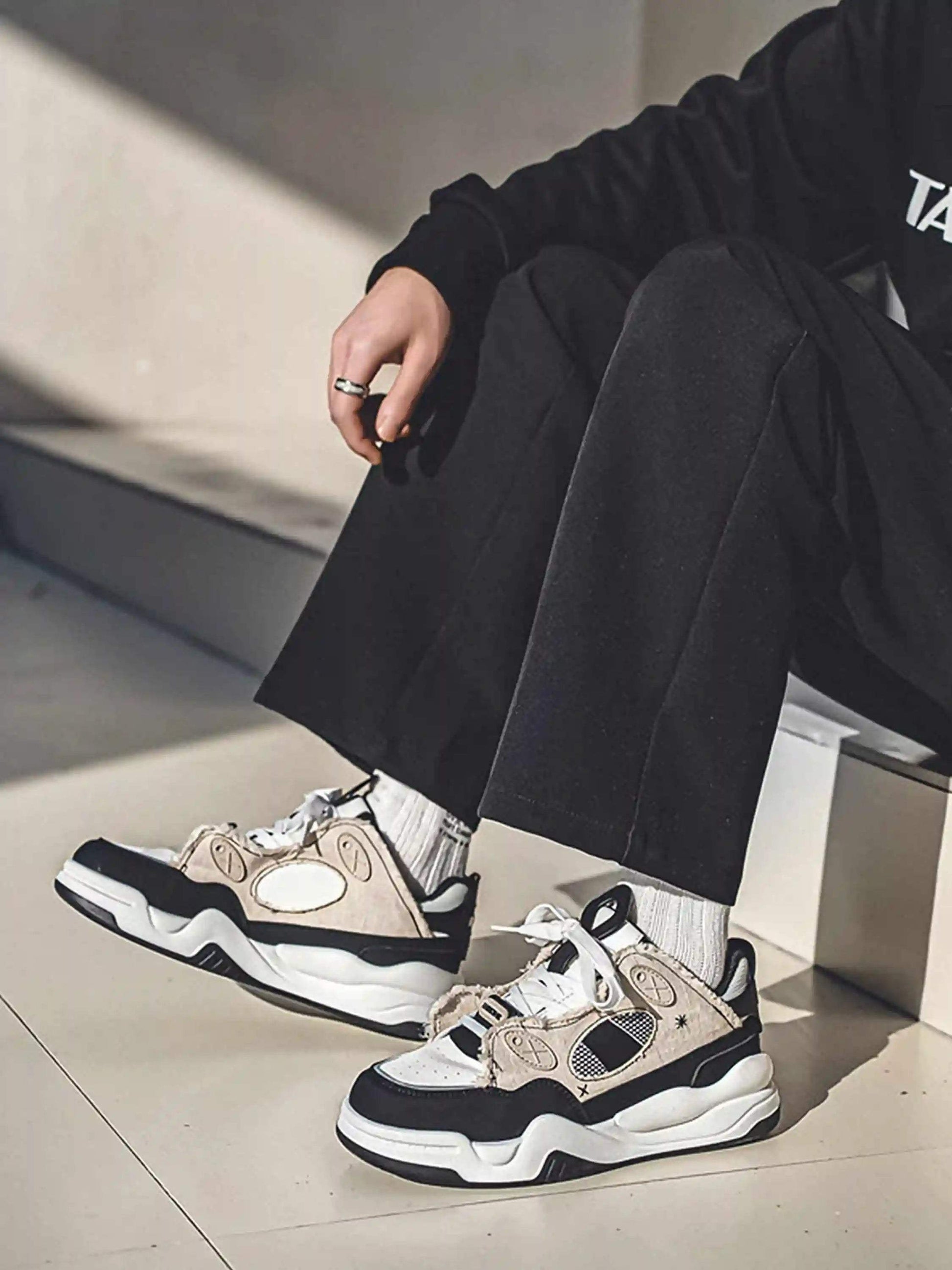 Disguisen Black And White Contrast Thick Bottom Bread Sneakers