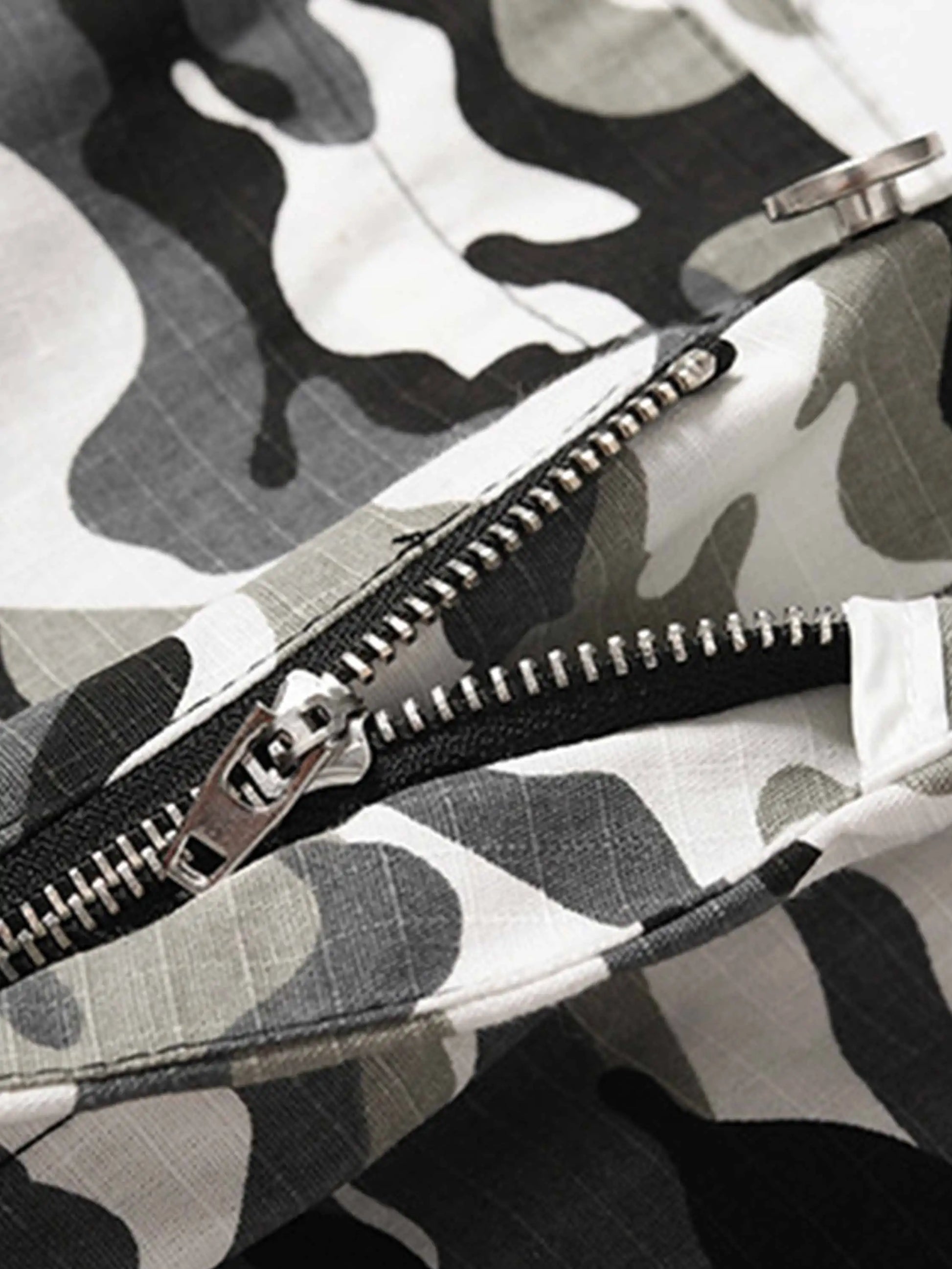 Disguisen Camouflage Cargo Pants