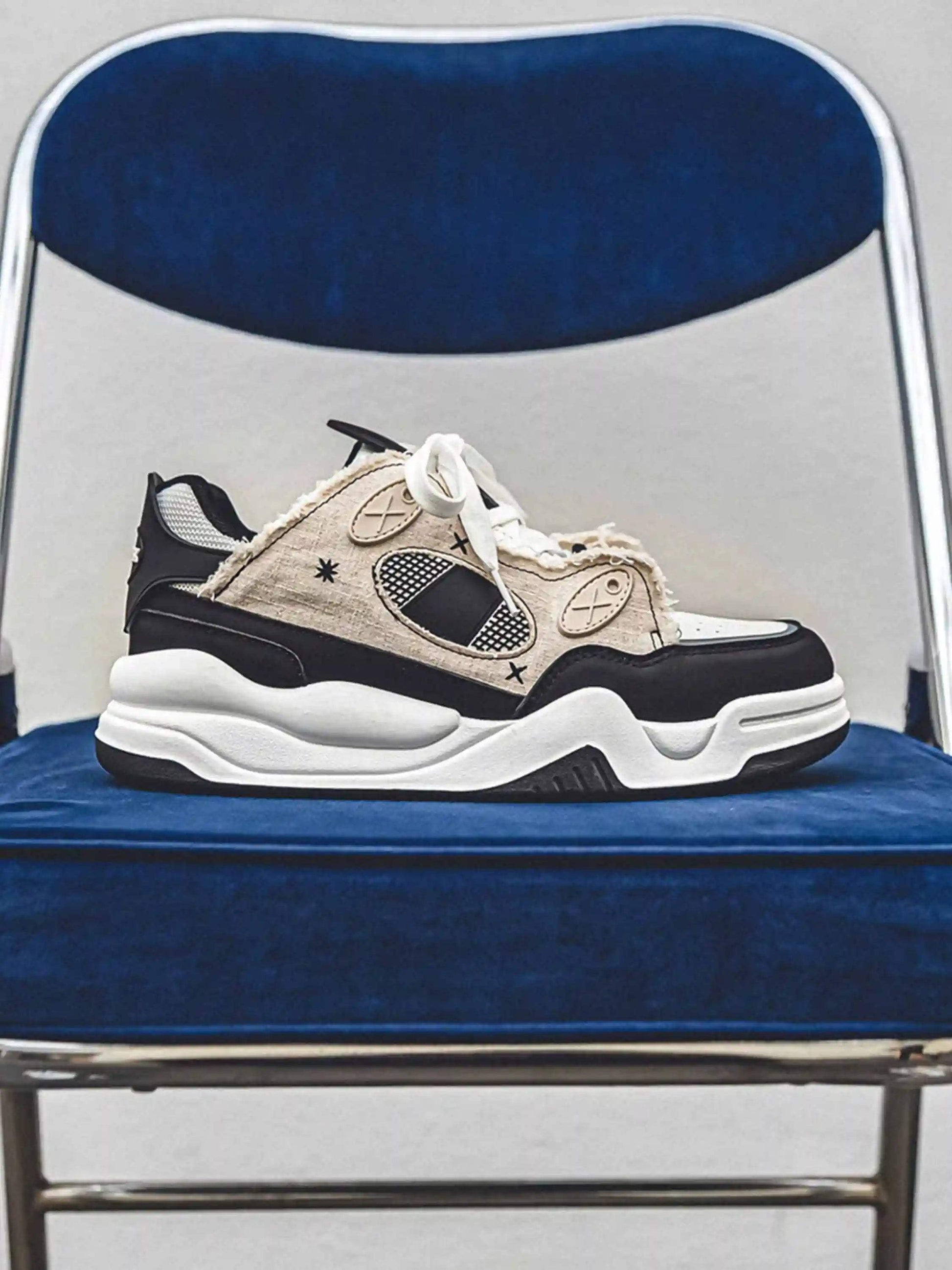 Disguisen Black And White Contrast Thick Bottom Bread Sneakers