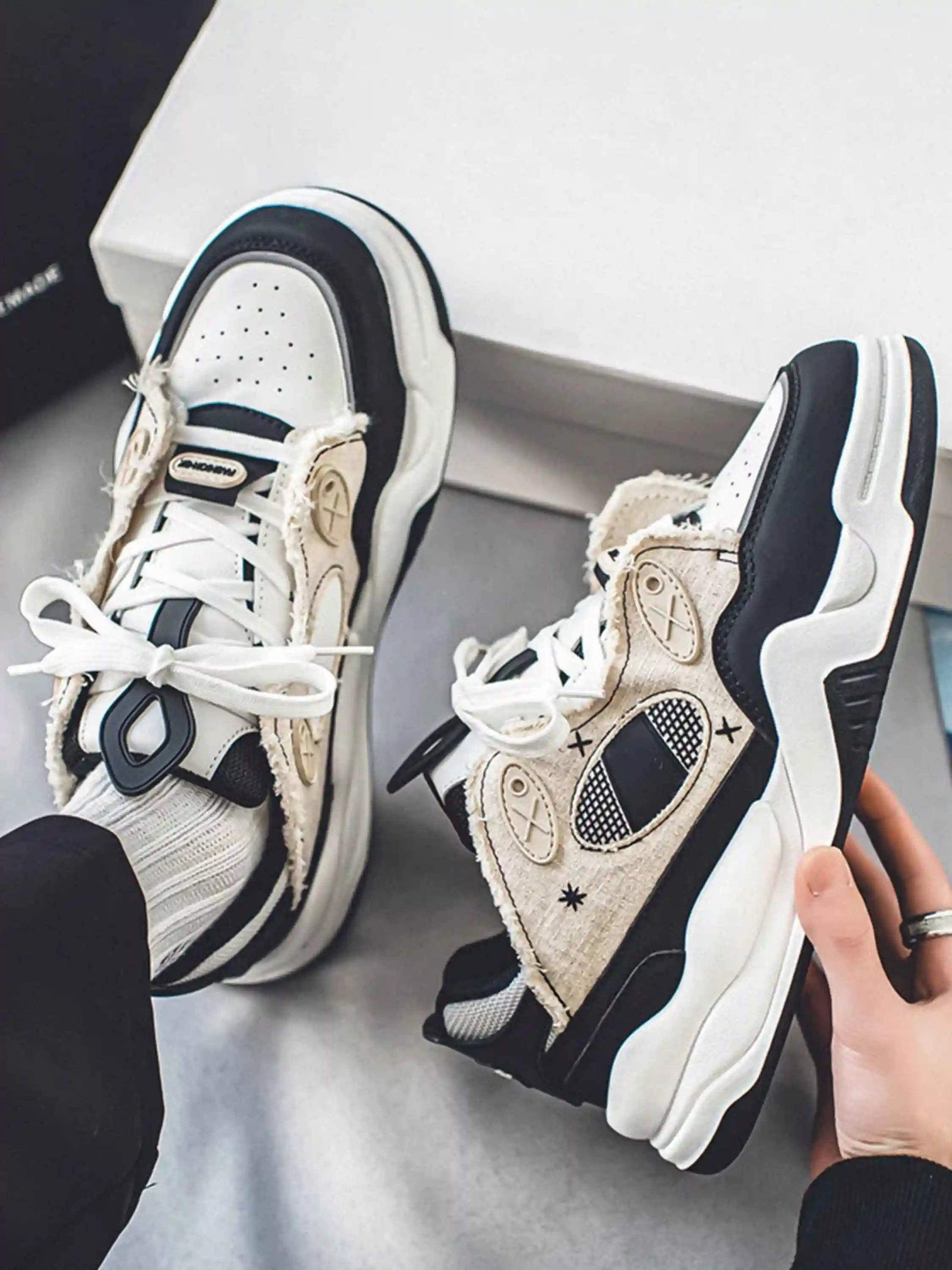 Disguisen Black And White Contrast Thick Bottom Bread Sneakers