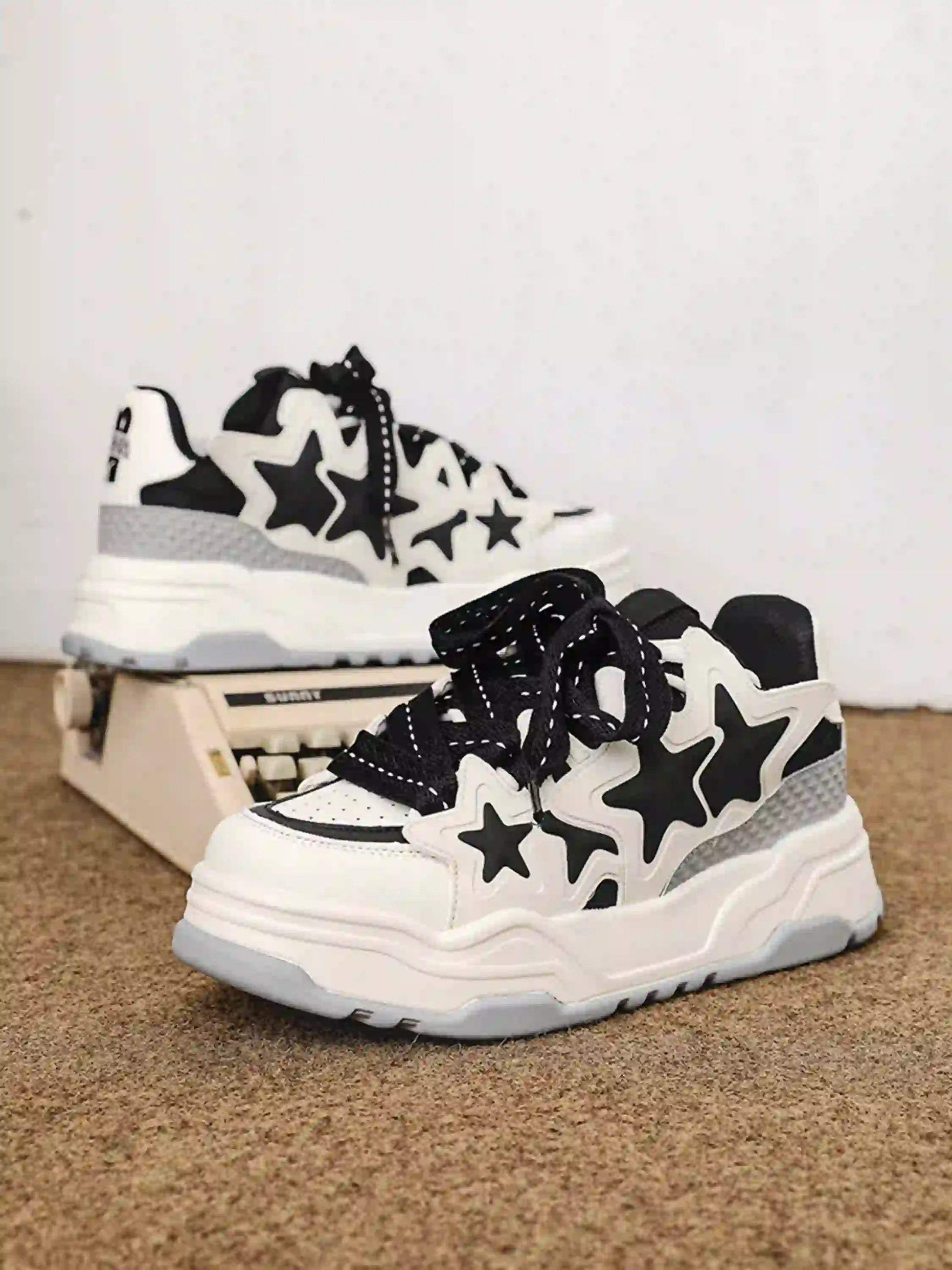 Disguisen Street Daisy Thick-Soled Sneakers