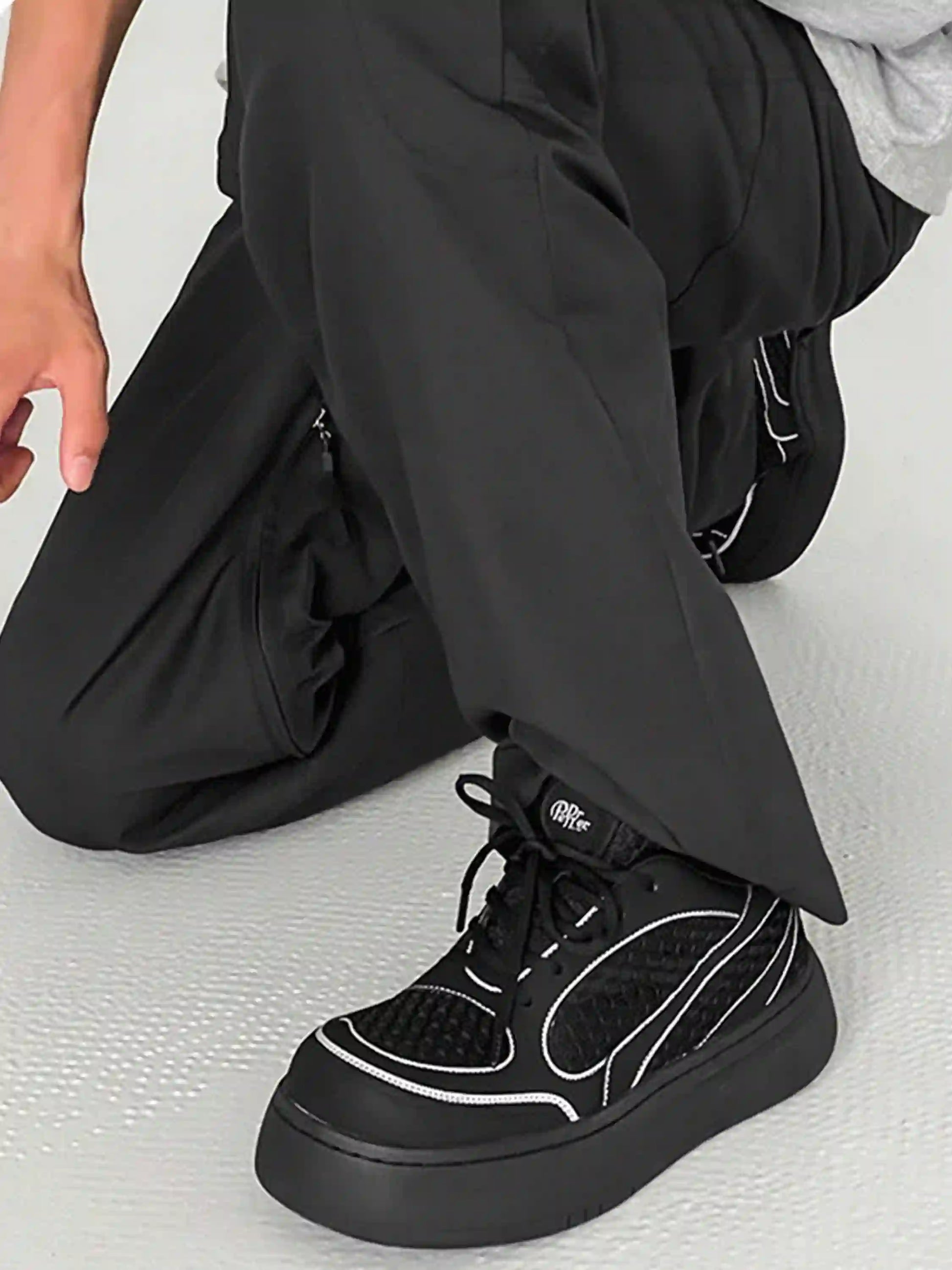 Disguisen Linear Design Mesh Sneakers