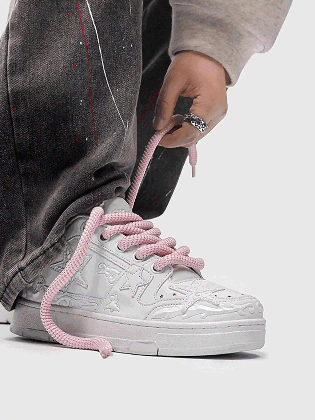 Disguisen Hip-Hop Star Embossed Sneakers