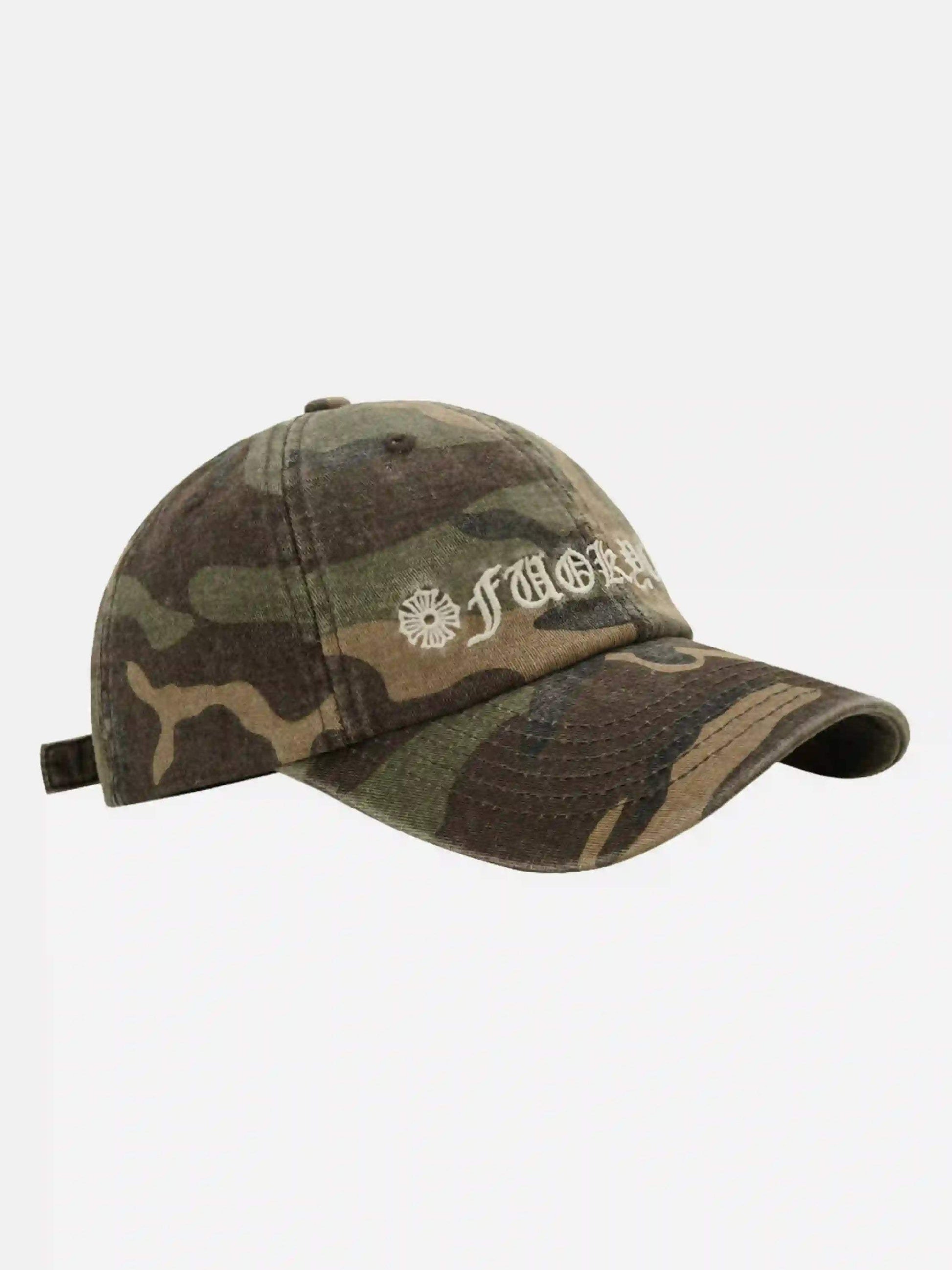 Disguisen Street Gothic Letter Embroidered Baseball Cap