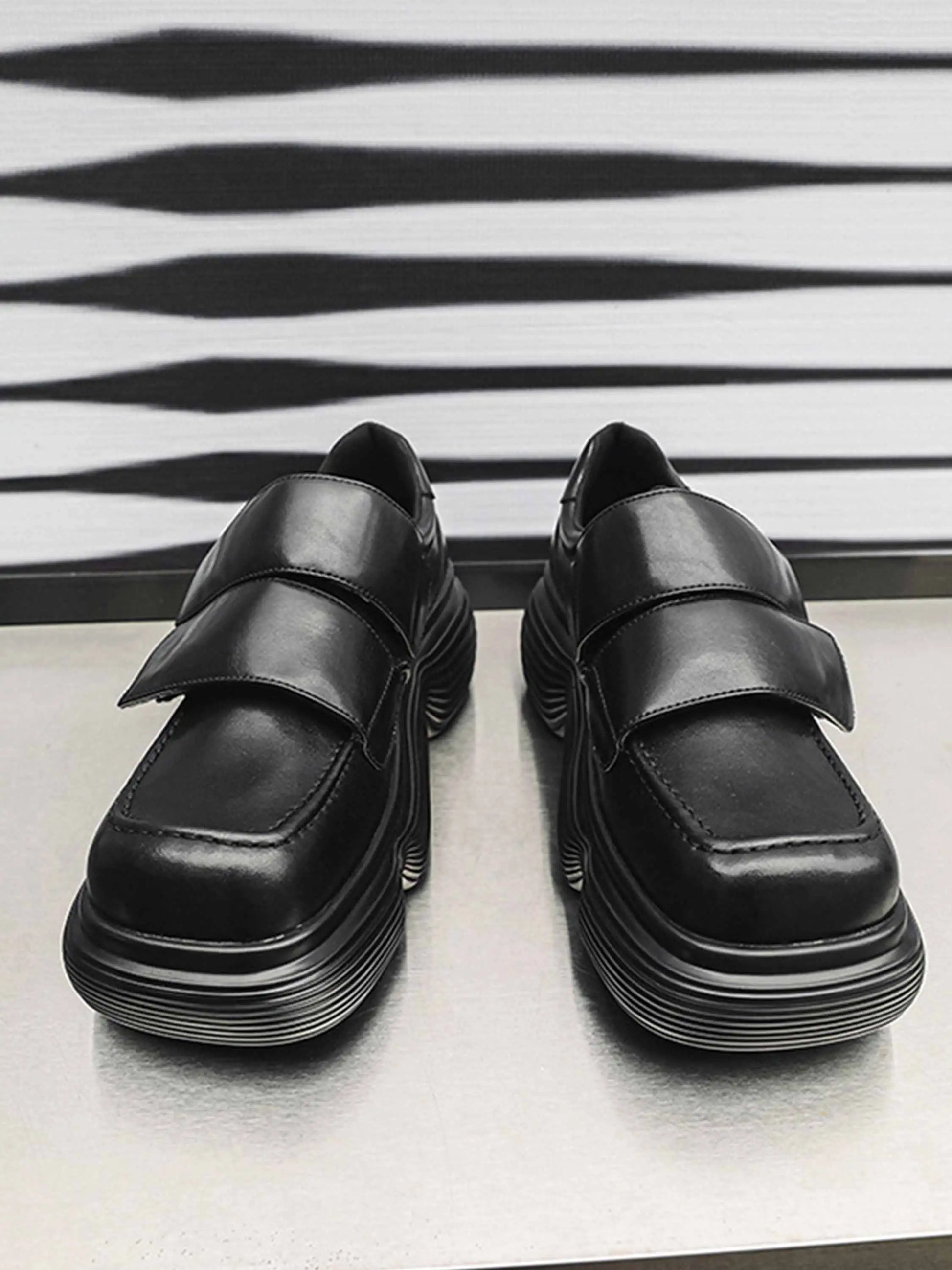 Disguisen Square Toe Paste Shoes