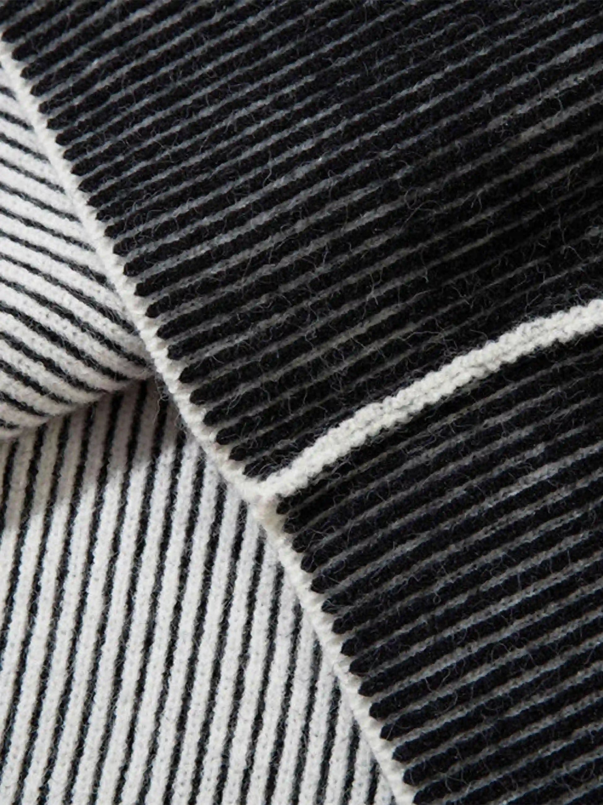 Disguisen Jacquard Half Turtleneck Knitted Sweater