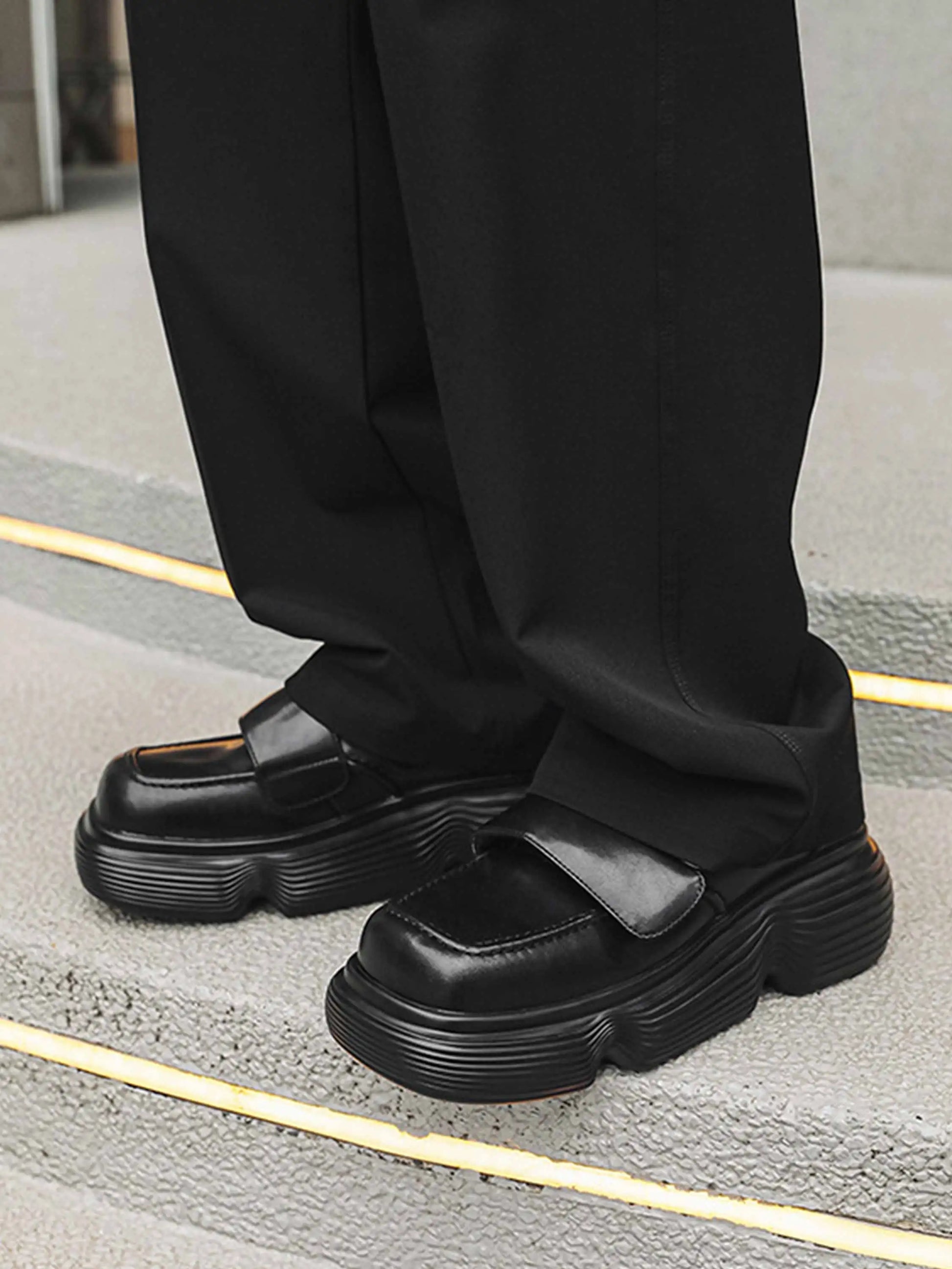 Disguisen Square Toe Paste Shoes
