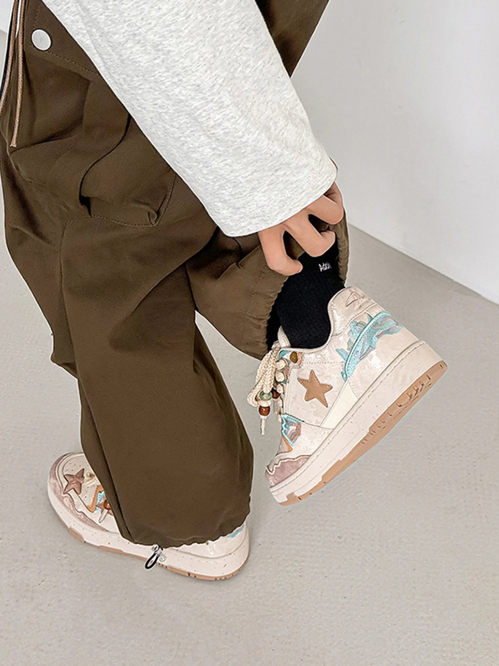 Disguisen Vintage Star Beaded Design Sneakers