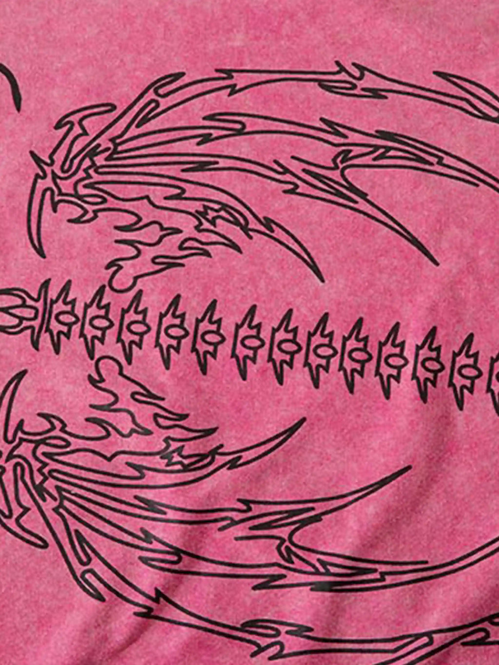 T-shirt déchiré avec ailes de crâne et motif hip-hop américain