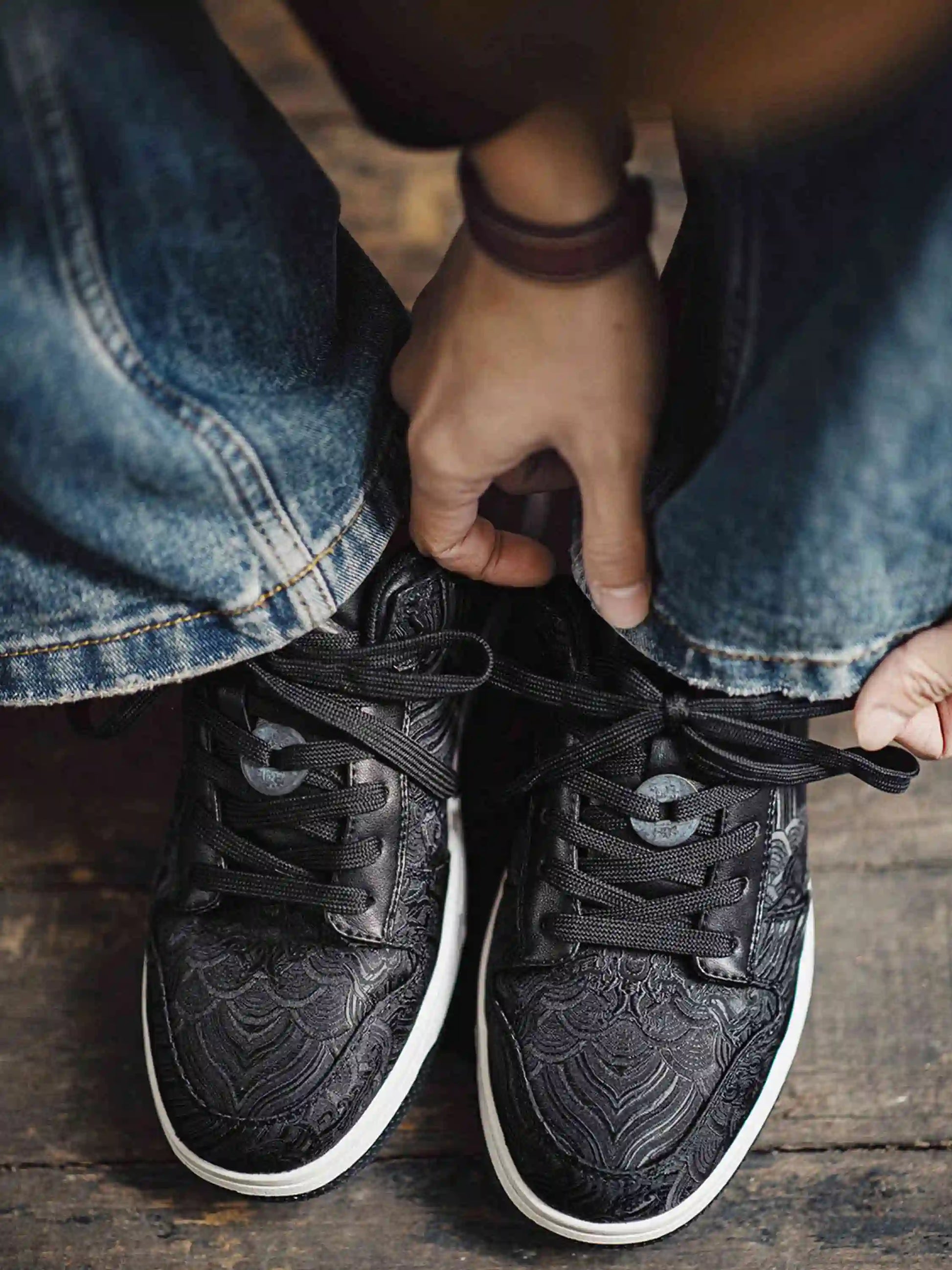 Disguisen Vintage Dragon Pattern Sneakers