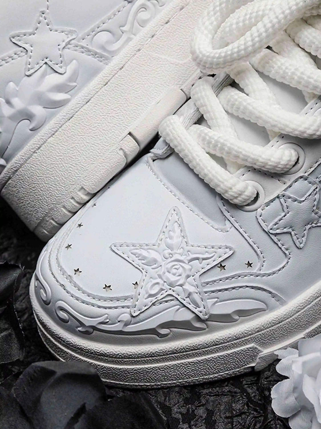 Disguisen Hip-Hop Star Embossed Sneakers