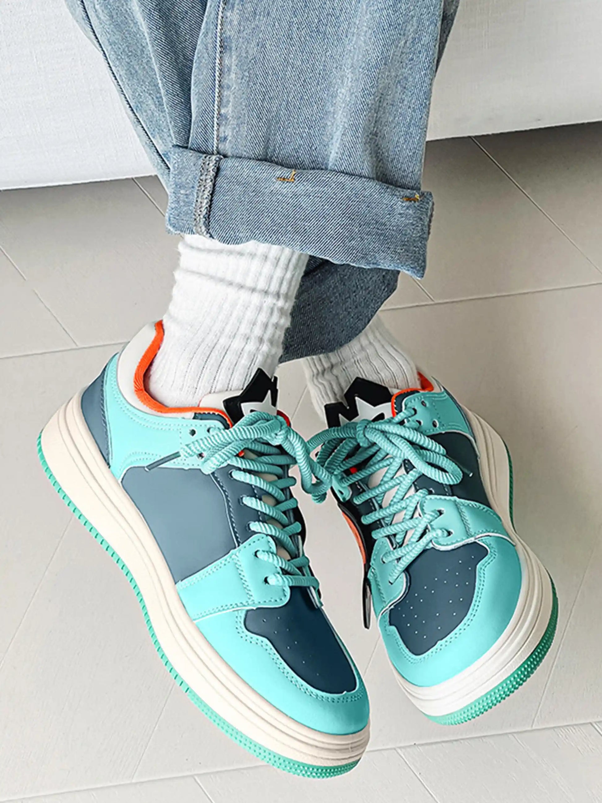 Disguisen Vintage Contrast Color Patch Sneakers