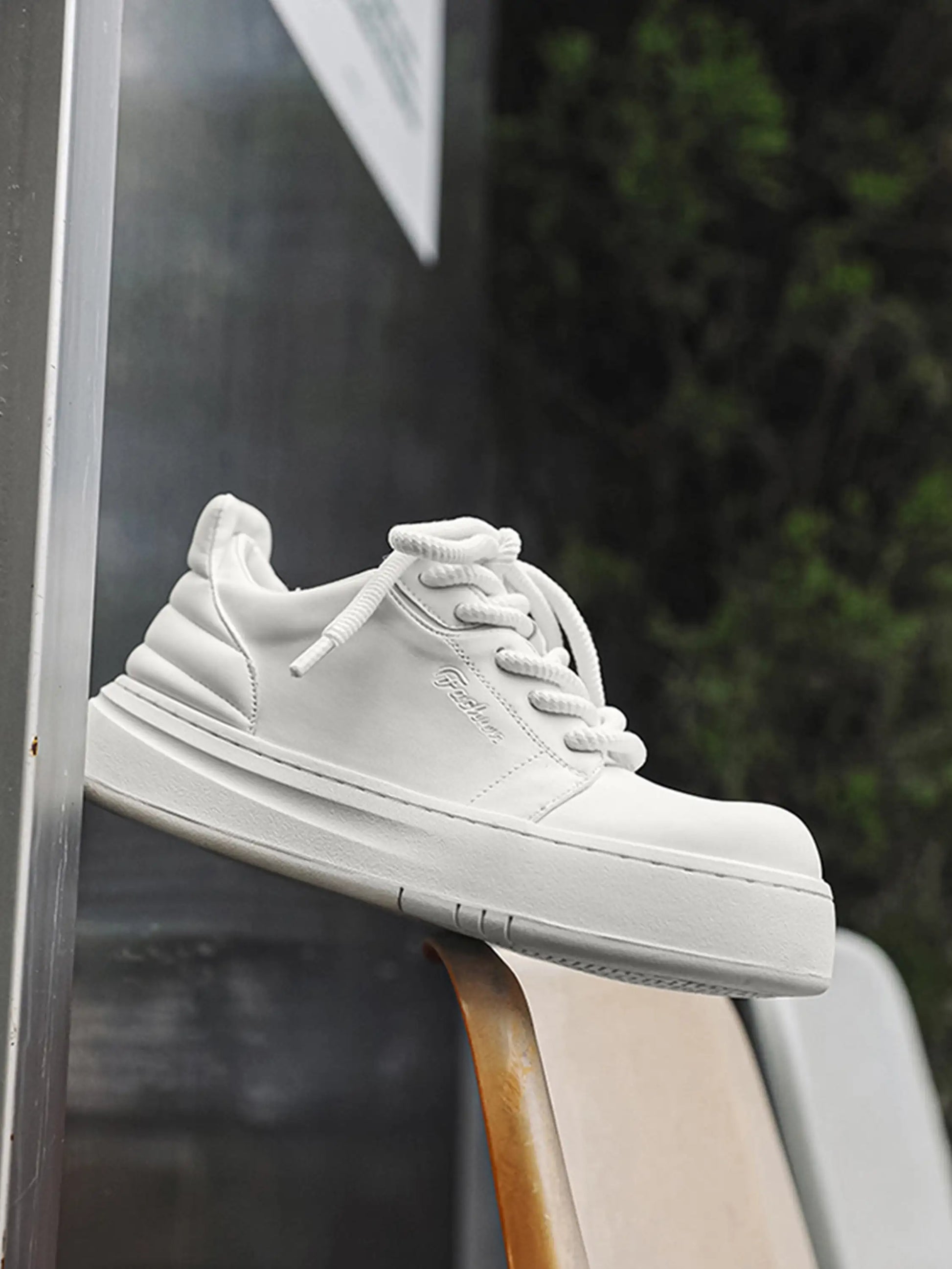 Disguisen Solid Color Thick Sole Shoes