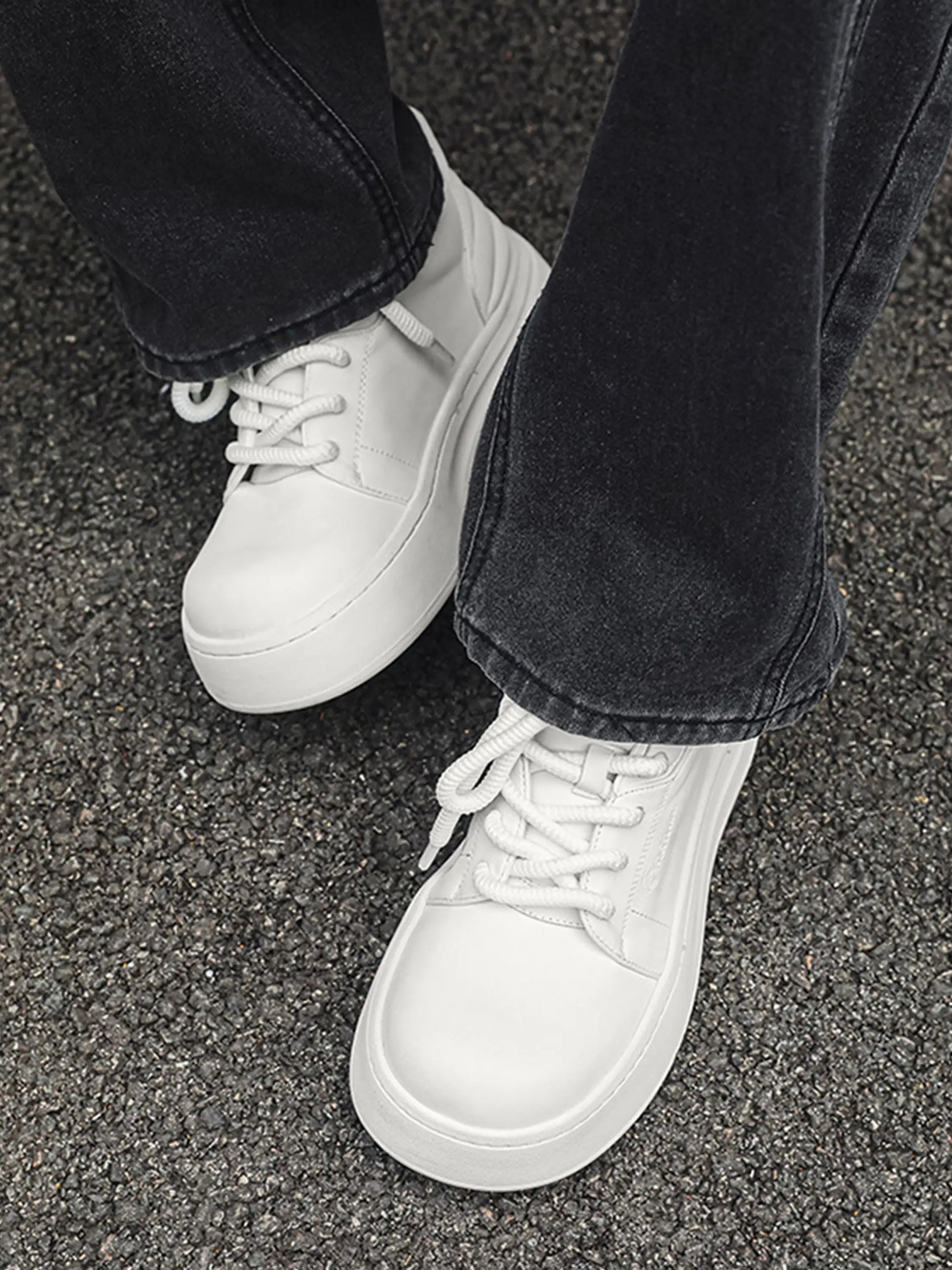 Disguisen Solid Color Thick Sole Shoes