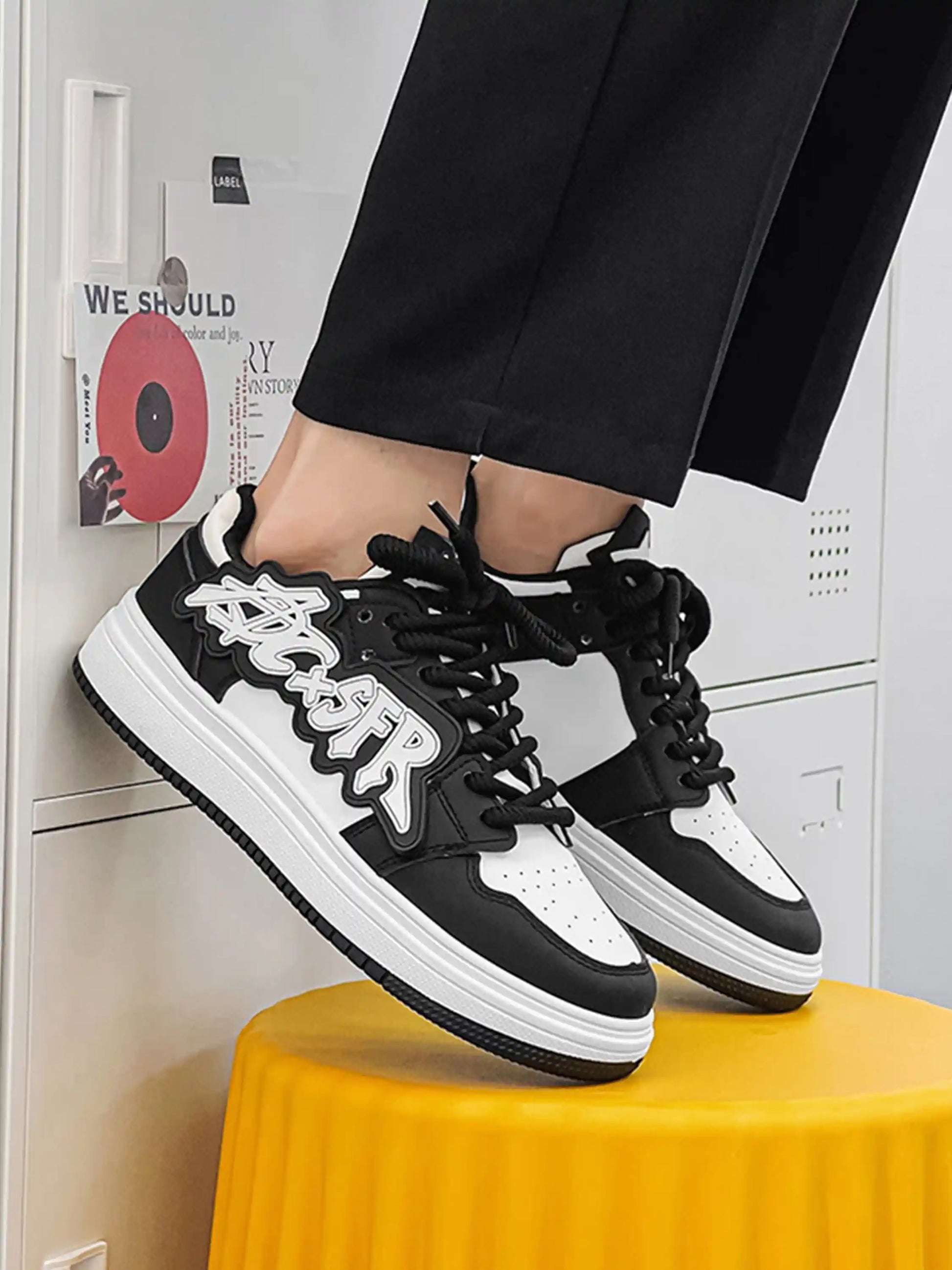 Disguisen Vintage Contrast Color Patch Sneakers