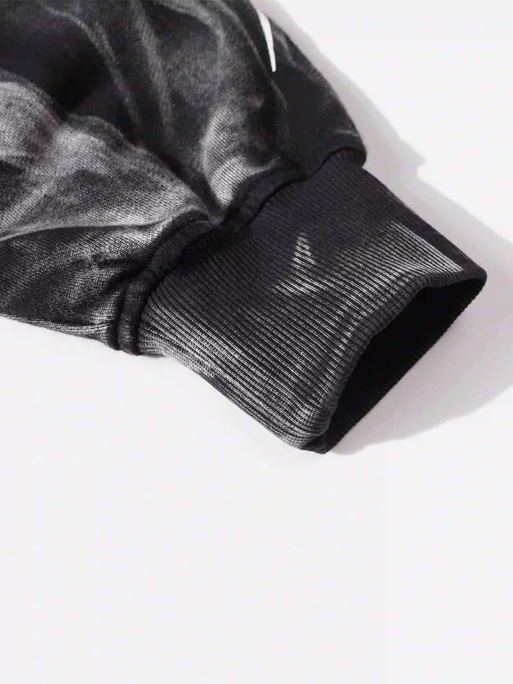 Disguisen American Style Dark Letter Graffiti Hoodie