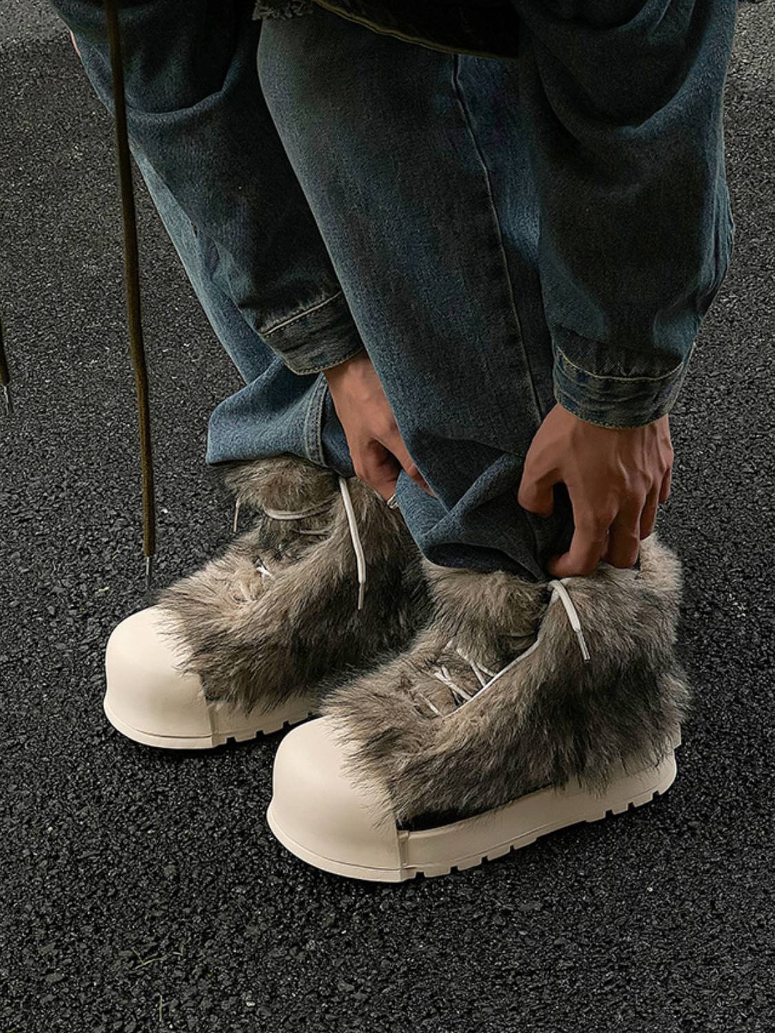 Big Toe Lace-up Plush Shoes