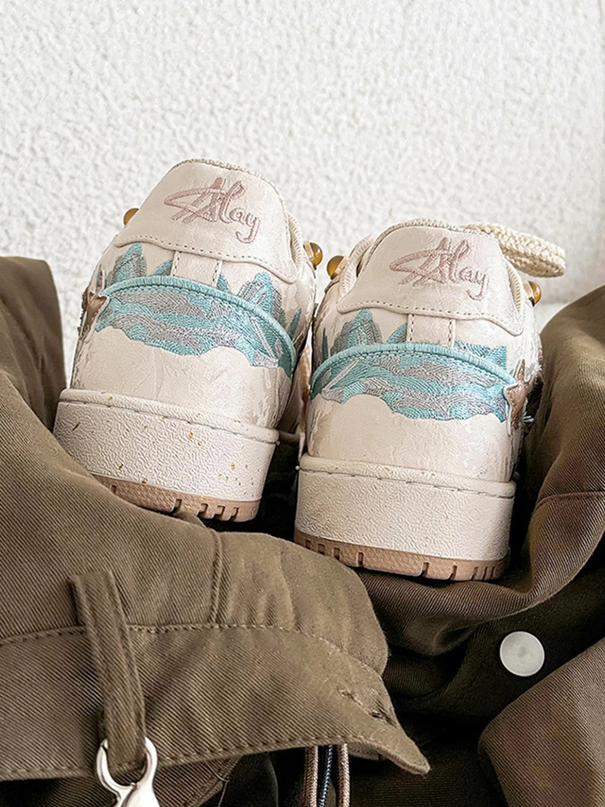 Disguisen Vintage Star Beaded Design Sneakers