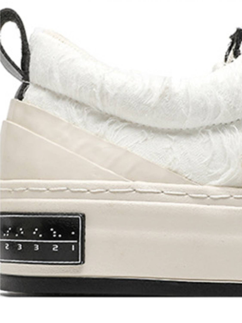 Contrast Label Skate Shoes