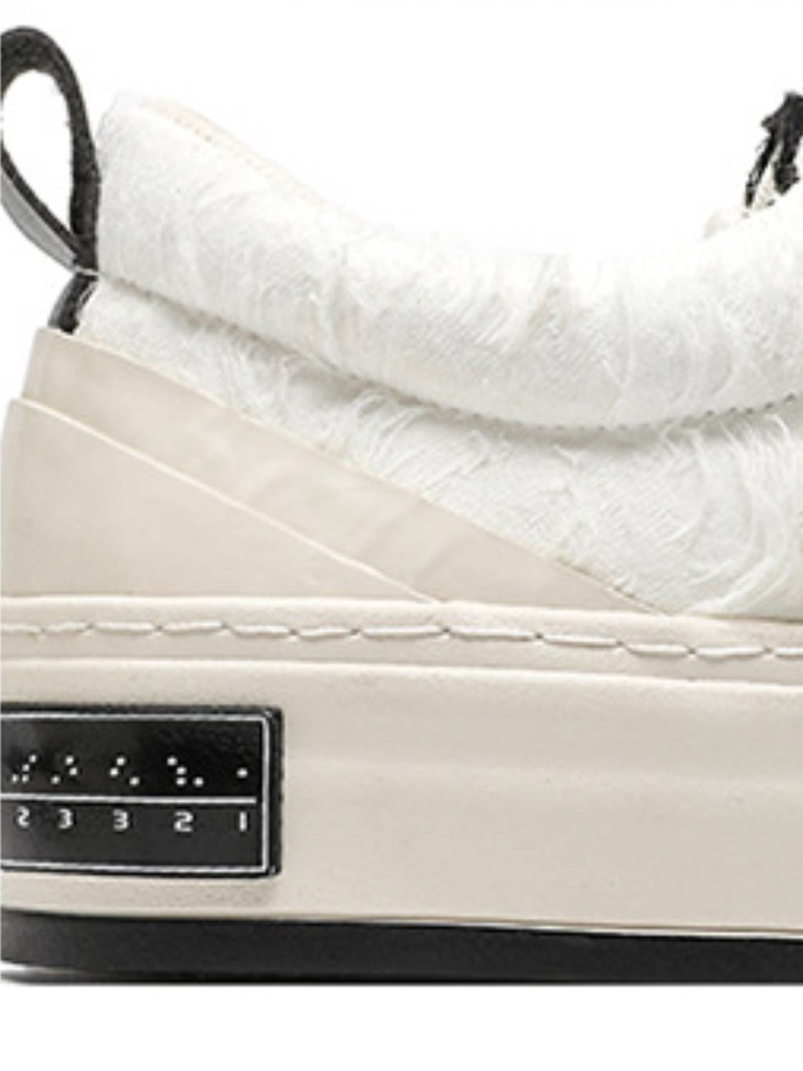 Contrast Label Skate Shoes