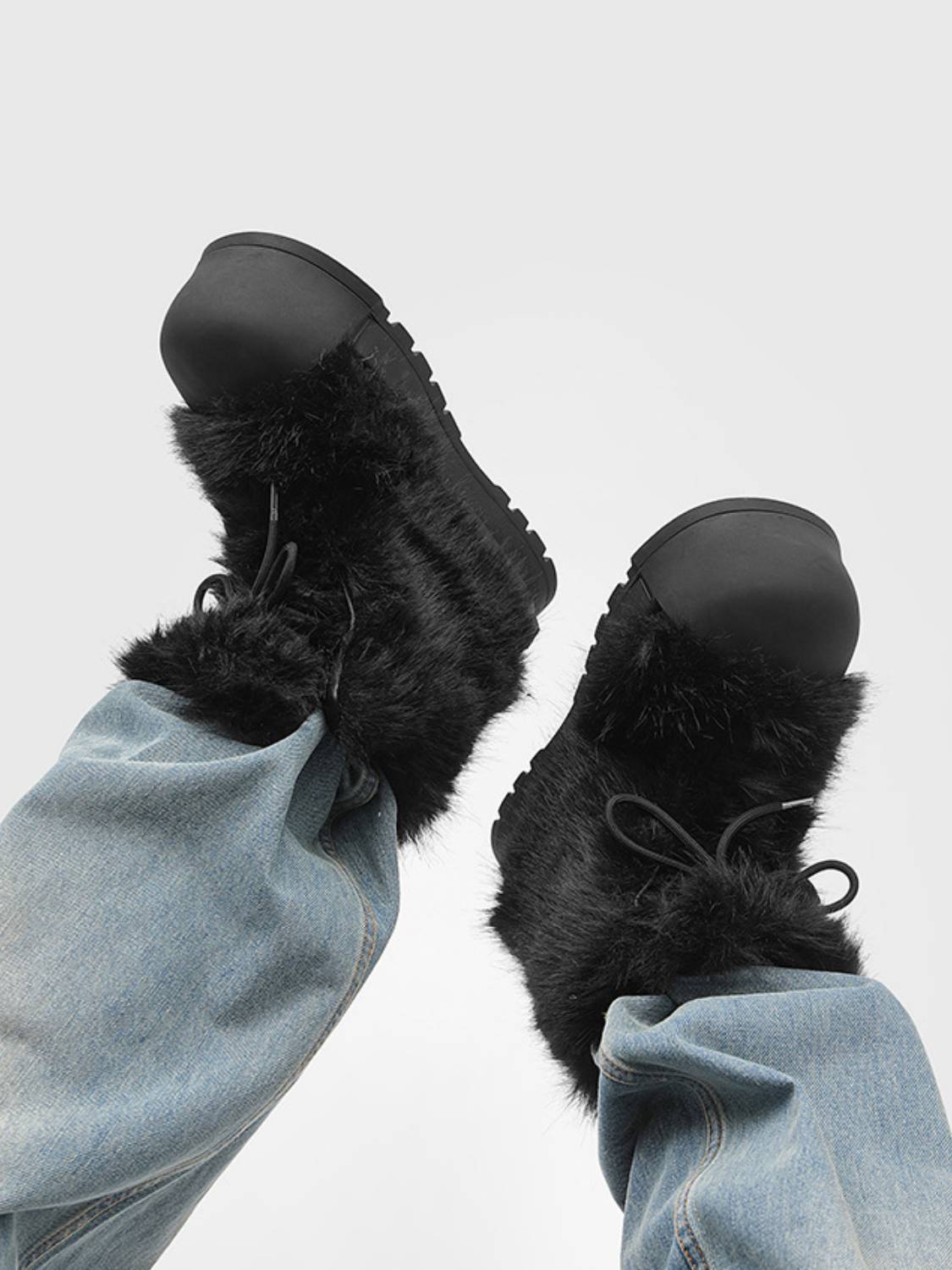 Big Toe Lace-up Plush Shoes
