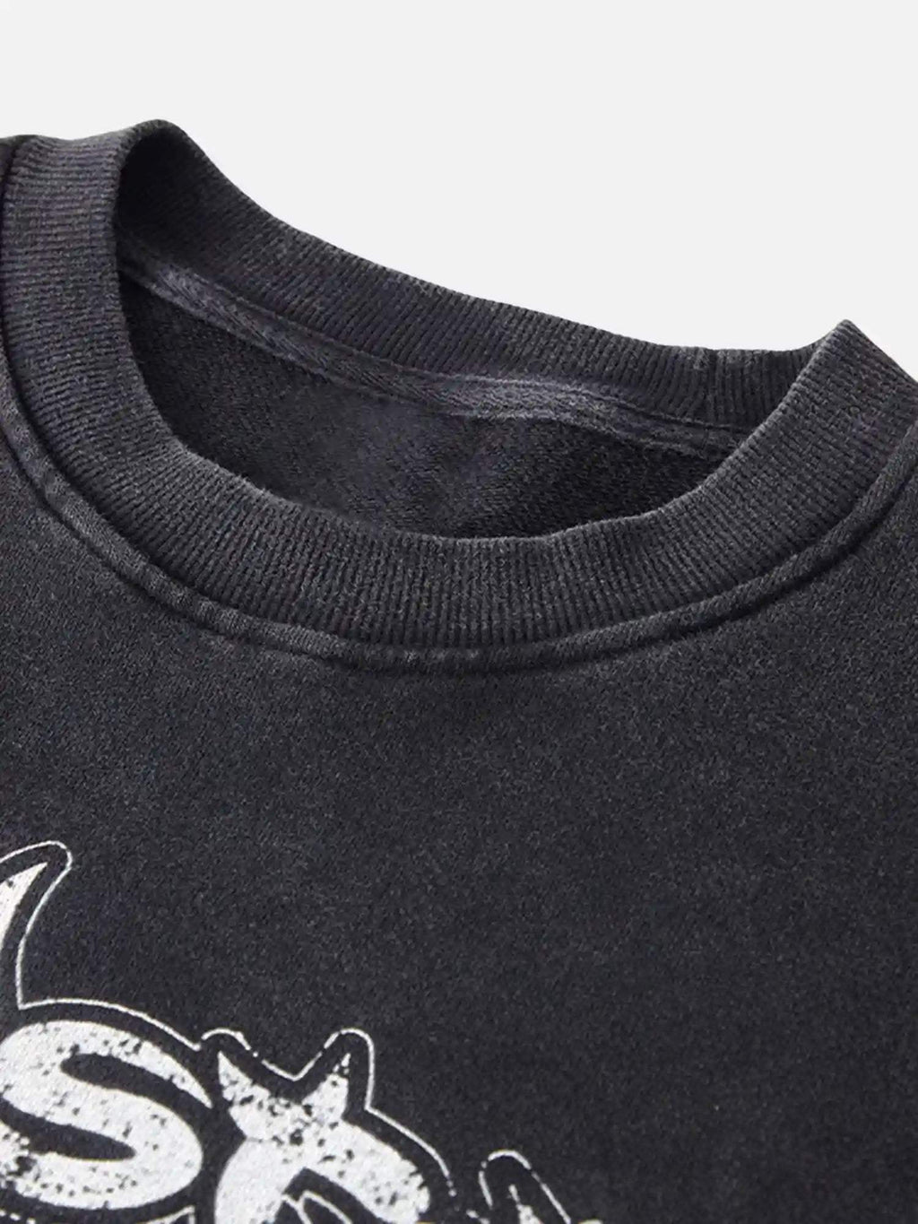 Disguisen Batik Distressed Loose Round Neck Sweatshirt