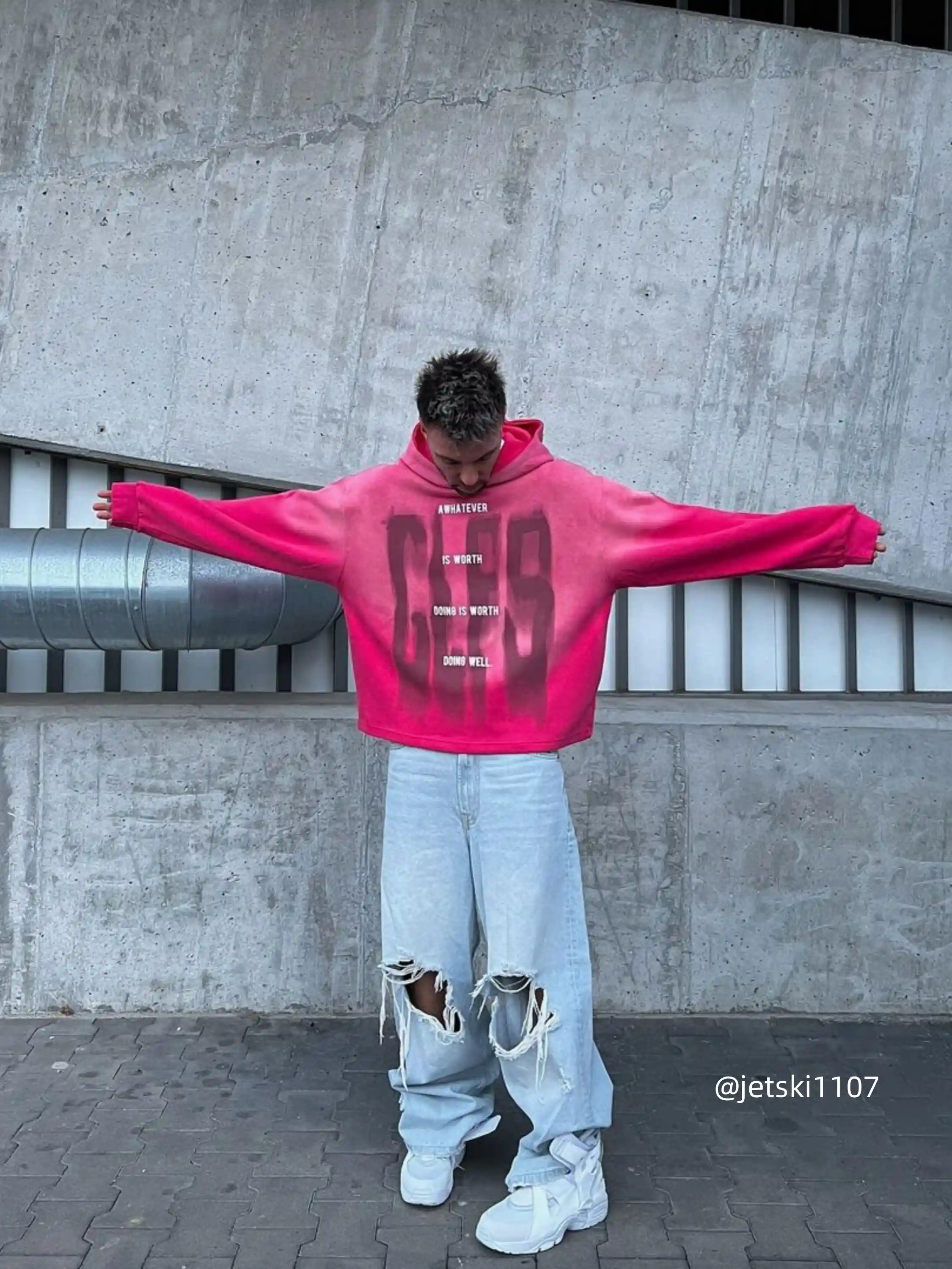 Disguisen Graffiti Letter Gradient Distressed Hip-Hop Hoodie