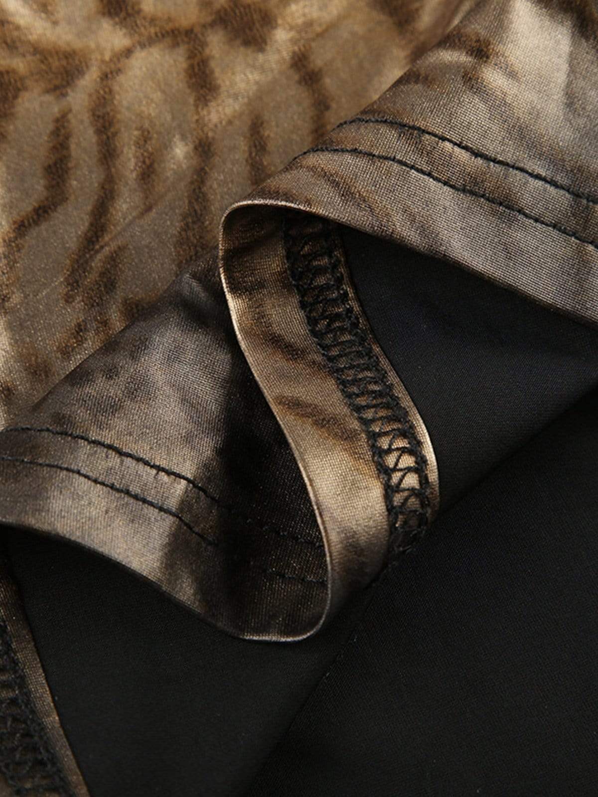 Disguisen Glossy Leopard Print Contrast Vest