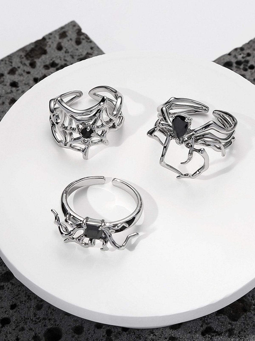 Disguisen Artificial Gemstone Spider Ring