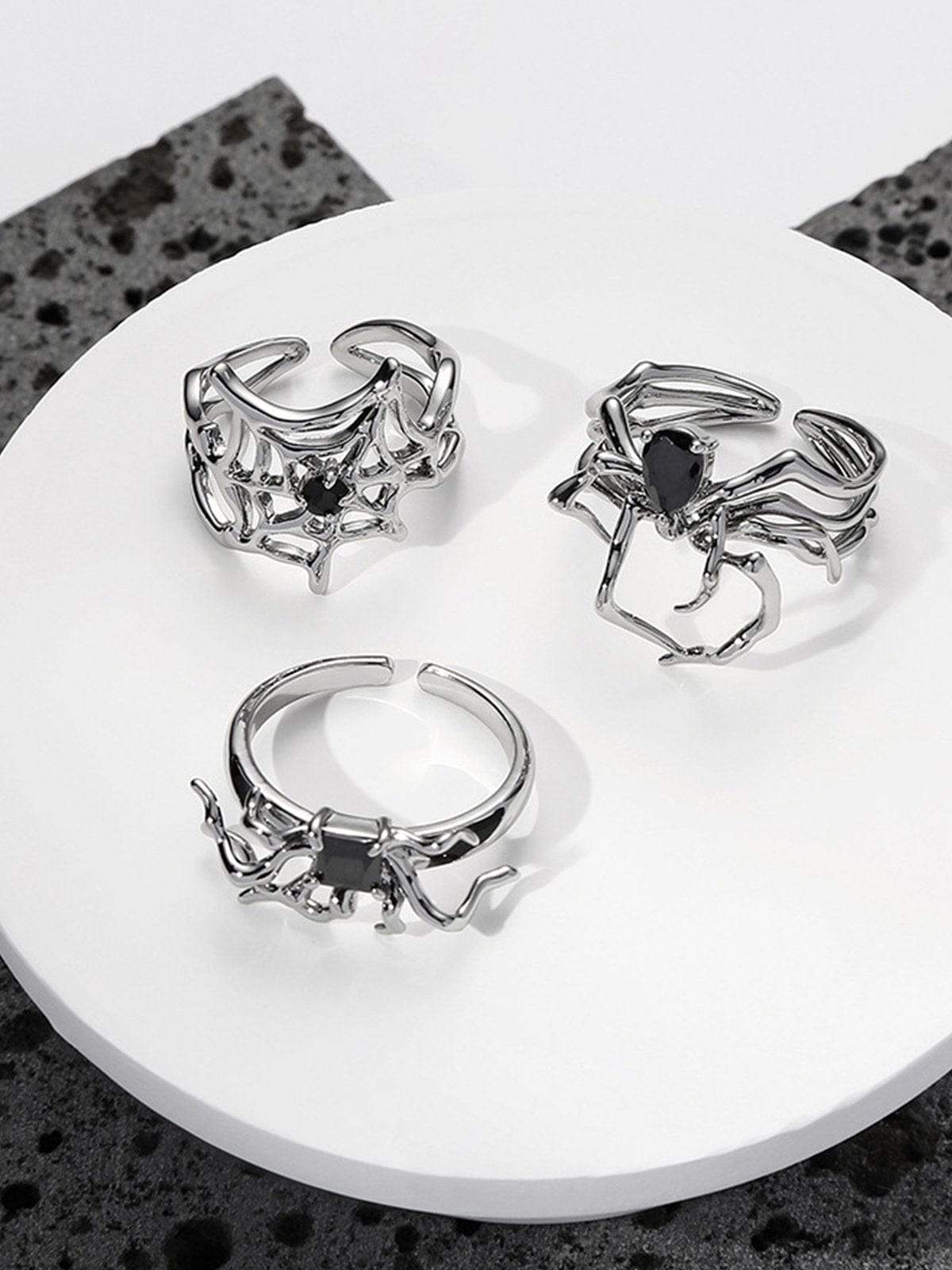 Disguisen Artificial Gemstone Spider Ring